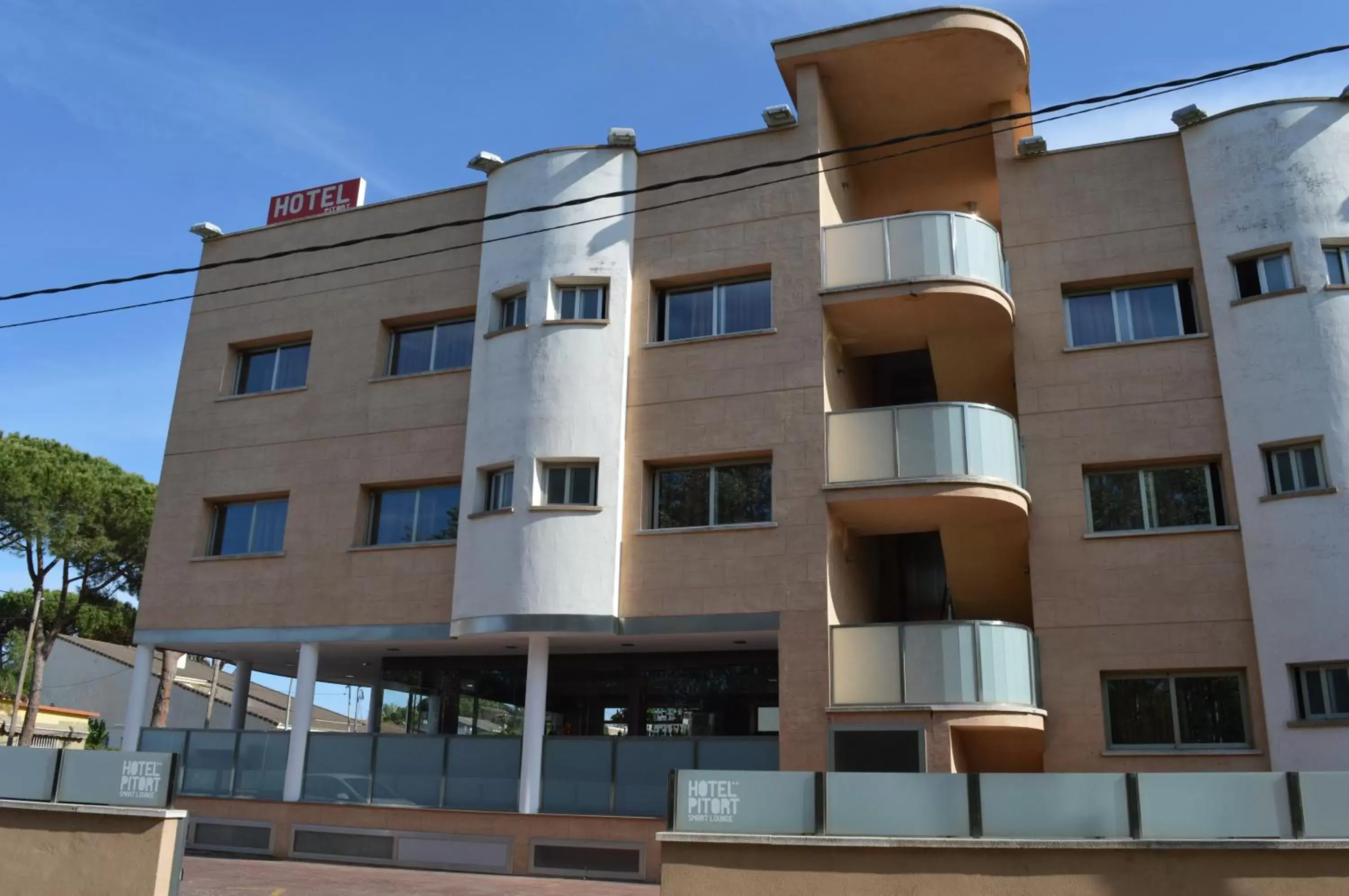 Facade/entrance, Property Building in Hotel 170