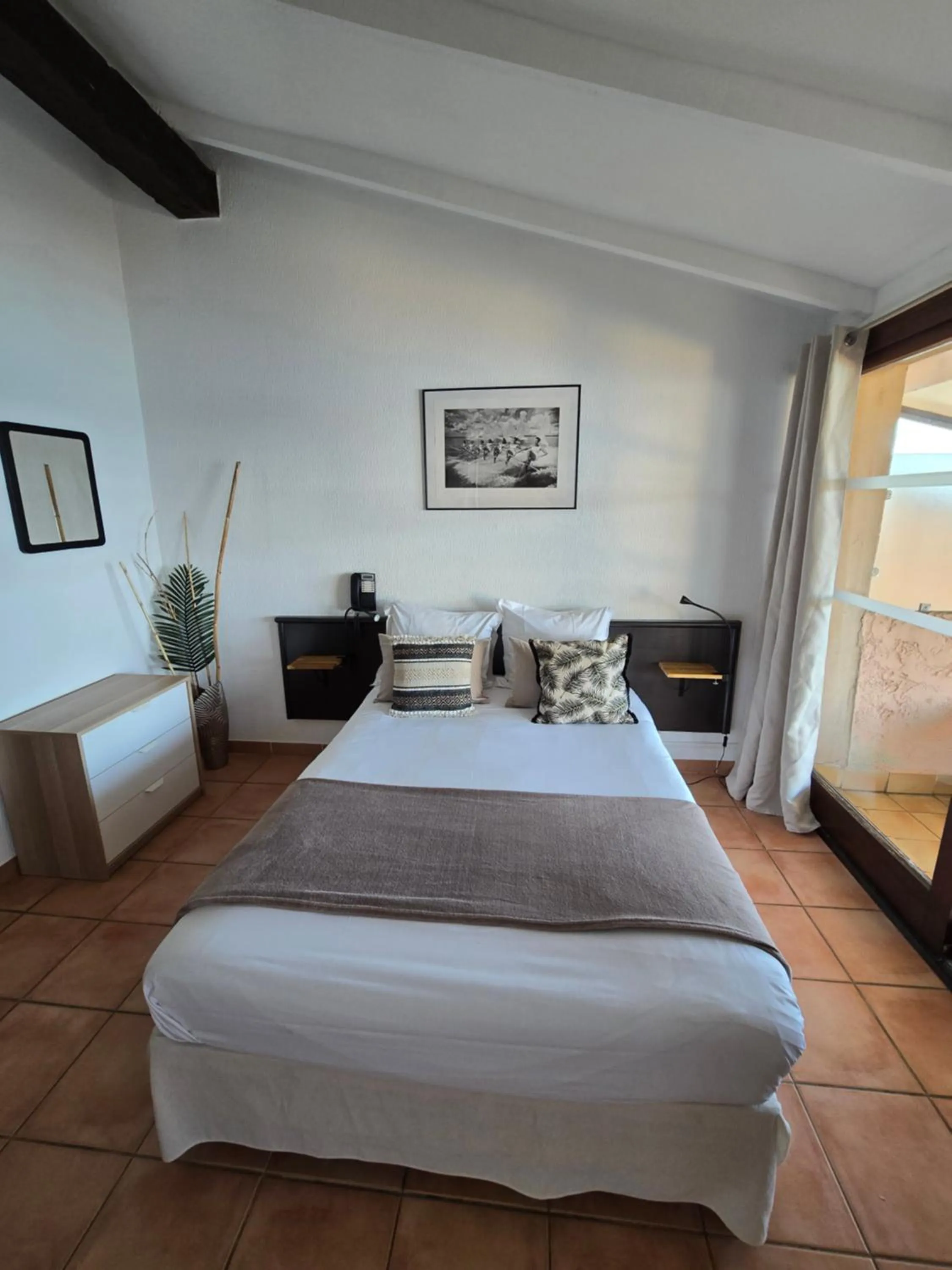 Photo of the whole room, Bed in Hotel Chanteplage