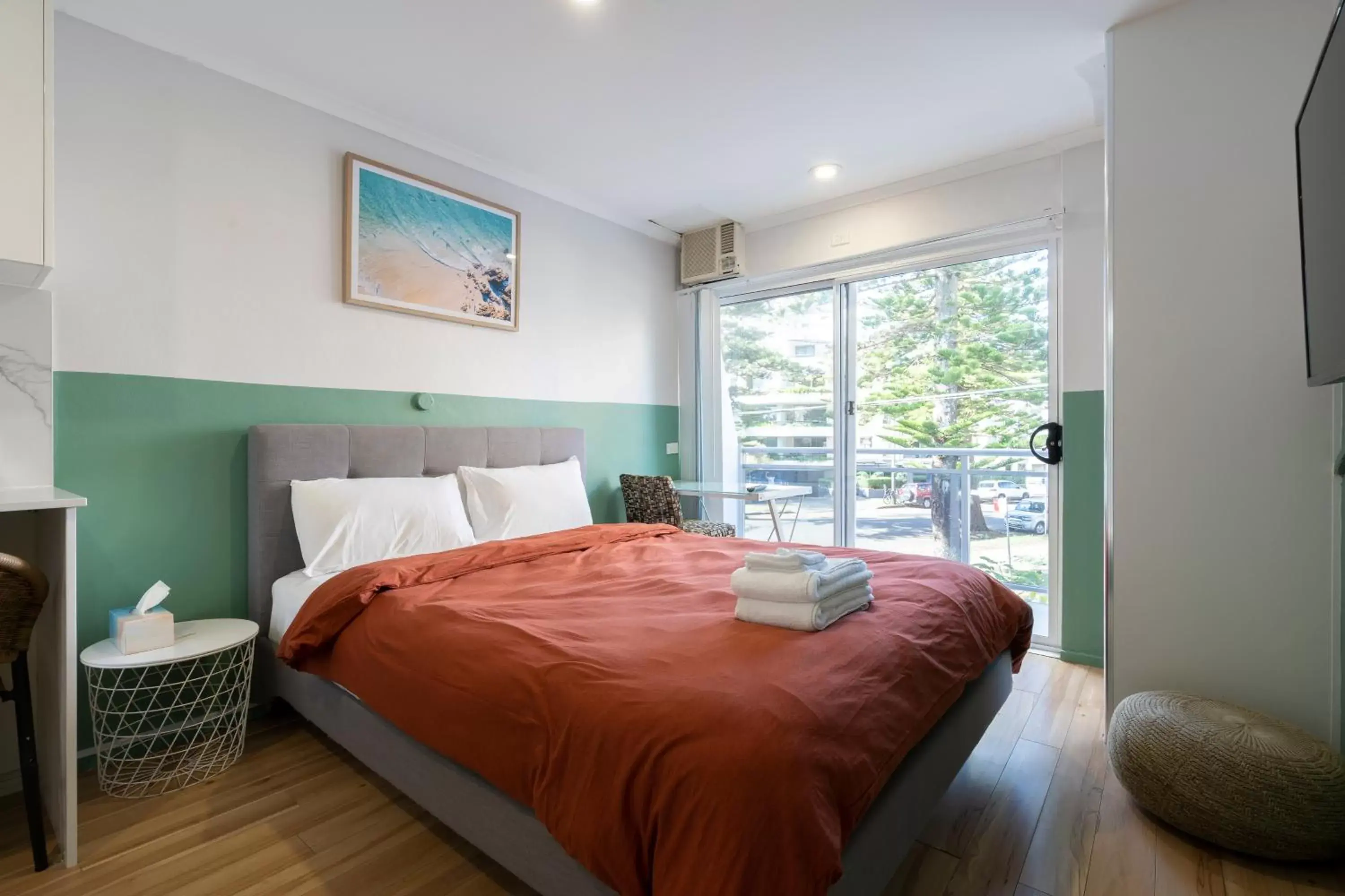 Bed in Manly Waves Studios & Apartments