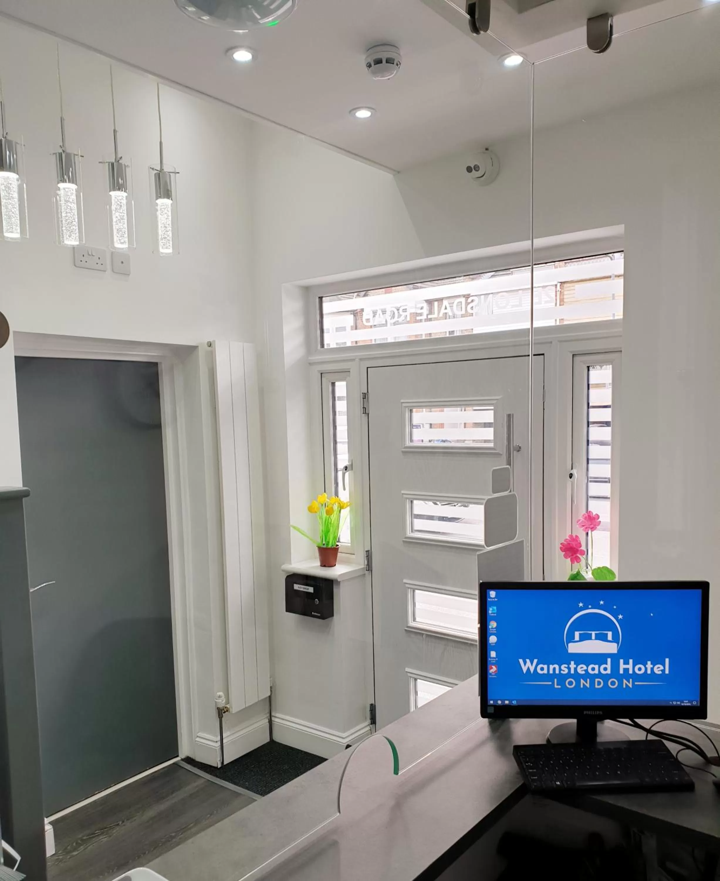 Facade/entrance in Wanstead Hotel