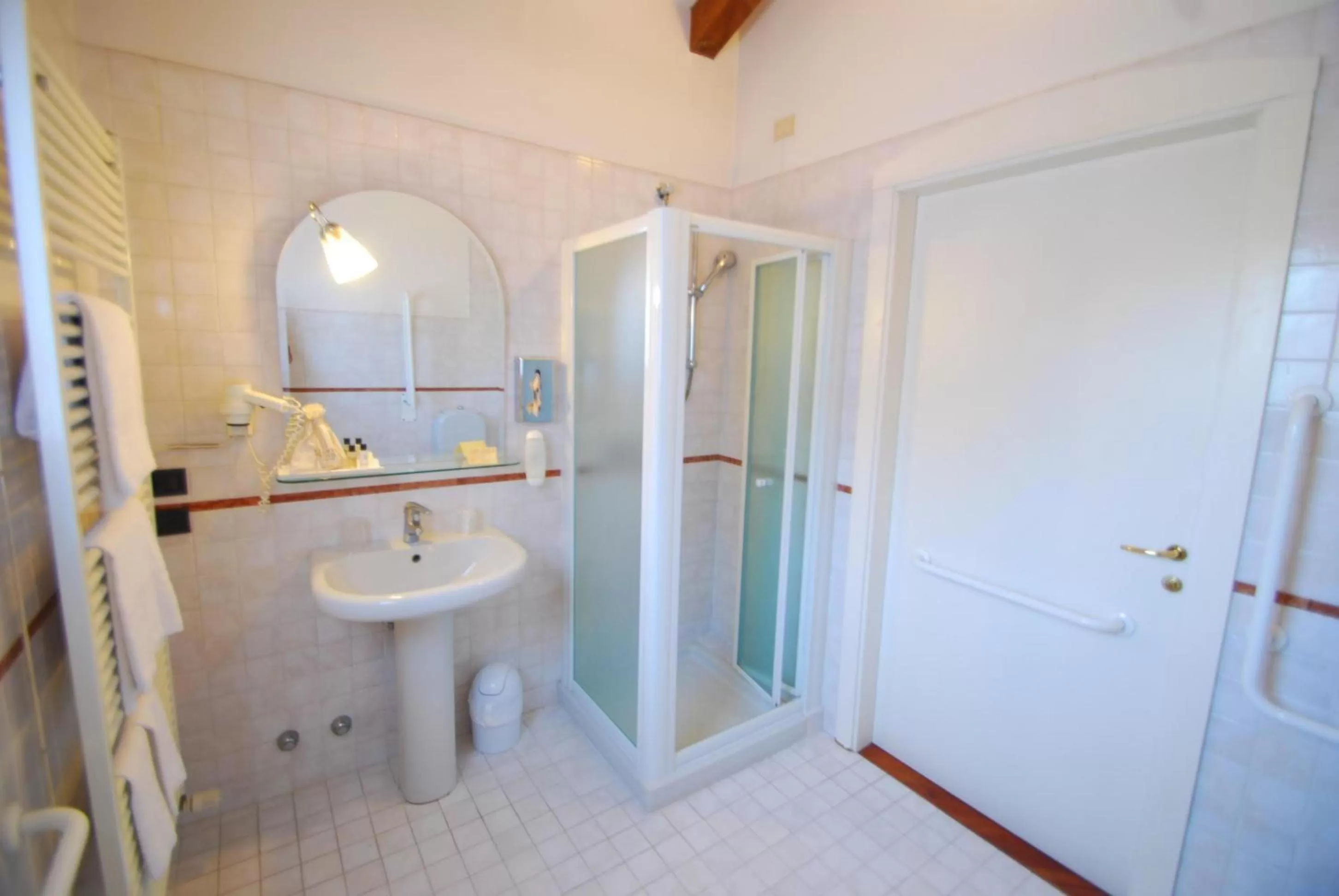 Shower in Alla Rocca Hotel Conference & Restaurant