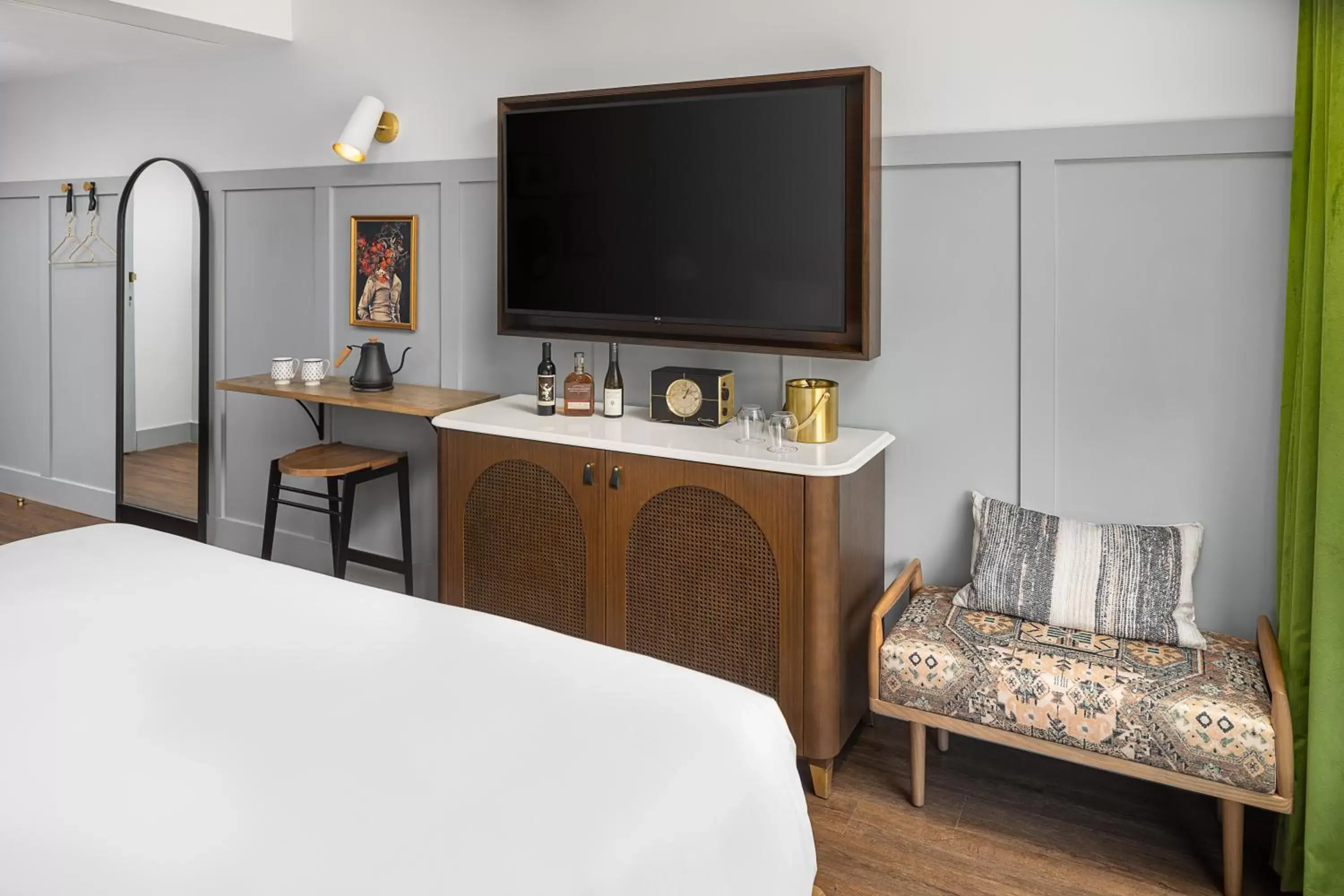 Bedroom, TV/Entertainment Center in Wylie Hotel Atlanta, Tapestry Collection by Hilton
