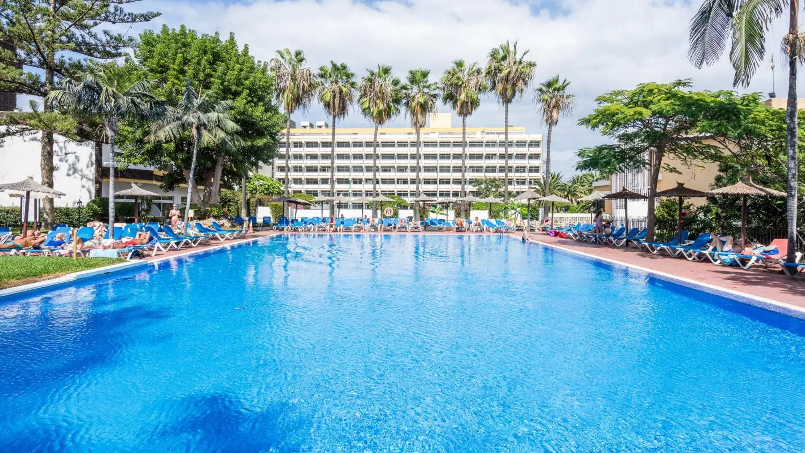 Swimming Pool in Complejo Blue Sea Puerto Resort compuesto por Hotel Canarife y Bonanza Palace