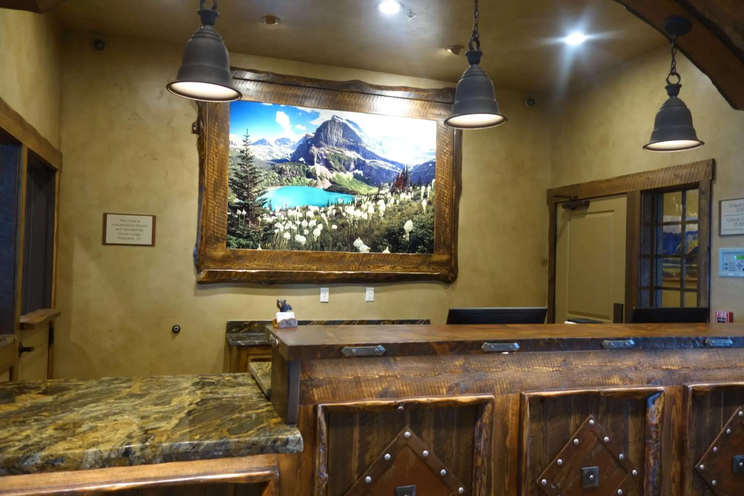 Lobby or reception, Lobby/Reception in Glacier International Lodge