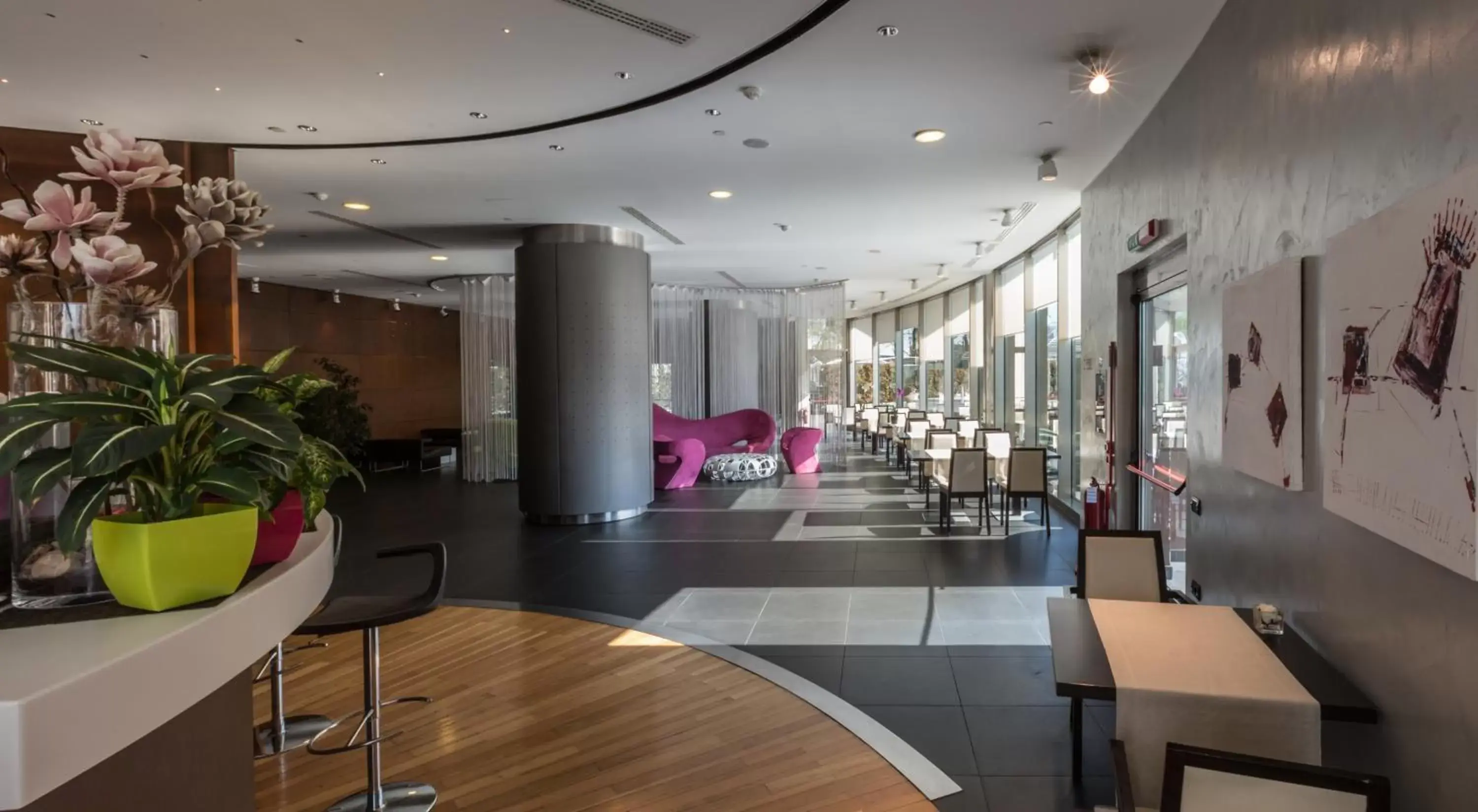 Lounge or bar, Lobby/Reception in The Hub Hotel