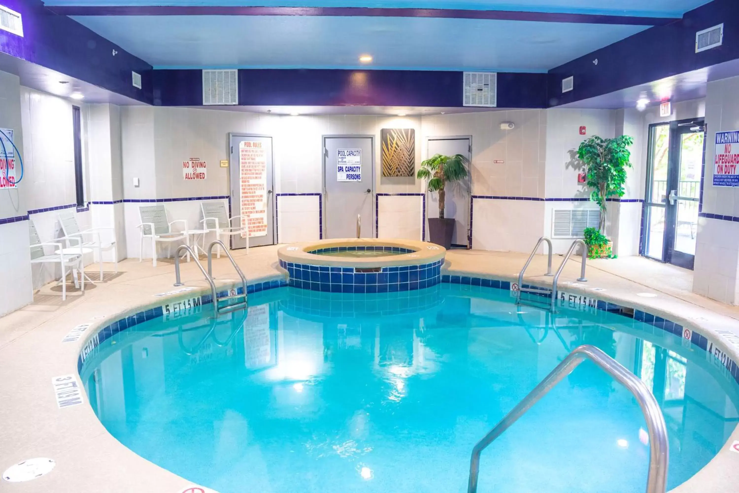 On site, Swimming Pool in Best Western Plus Richmond Hill Inn