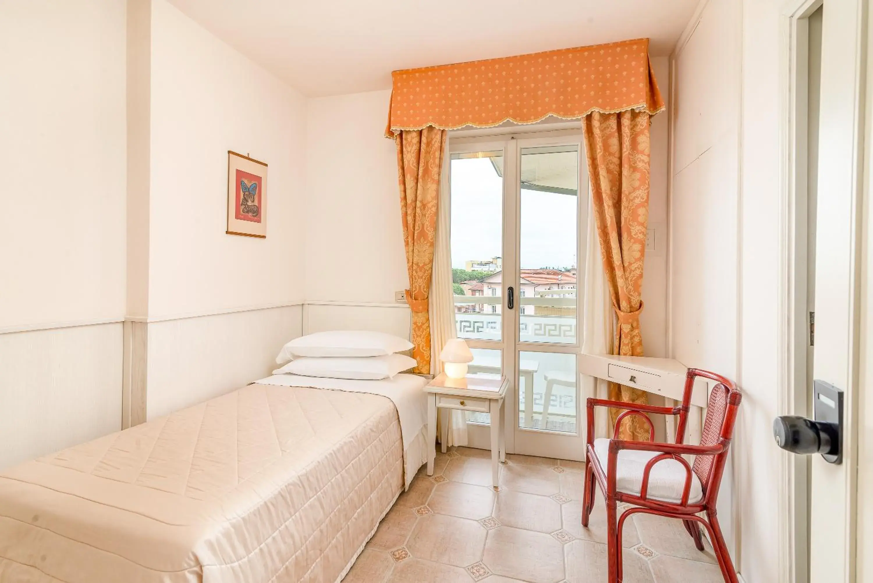 Bedroom, Bed in Universal Hotel Bedroom, Bed in Universal Hotel