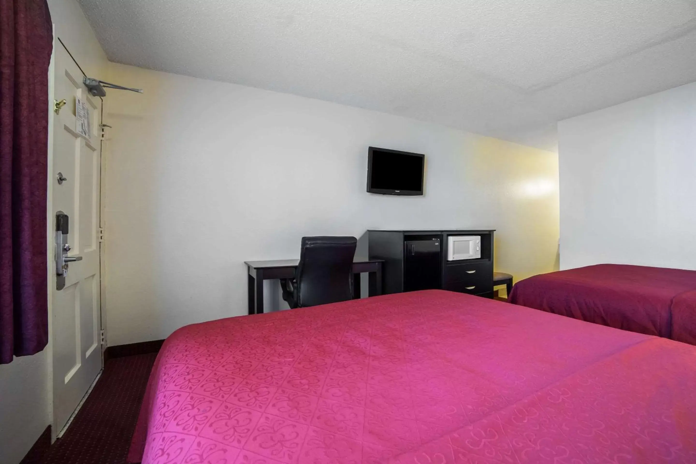 Photo of the whole room, Bed in Rodeway Inn Kingman Route 66