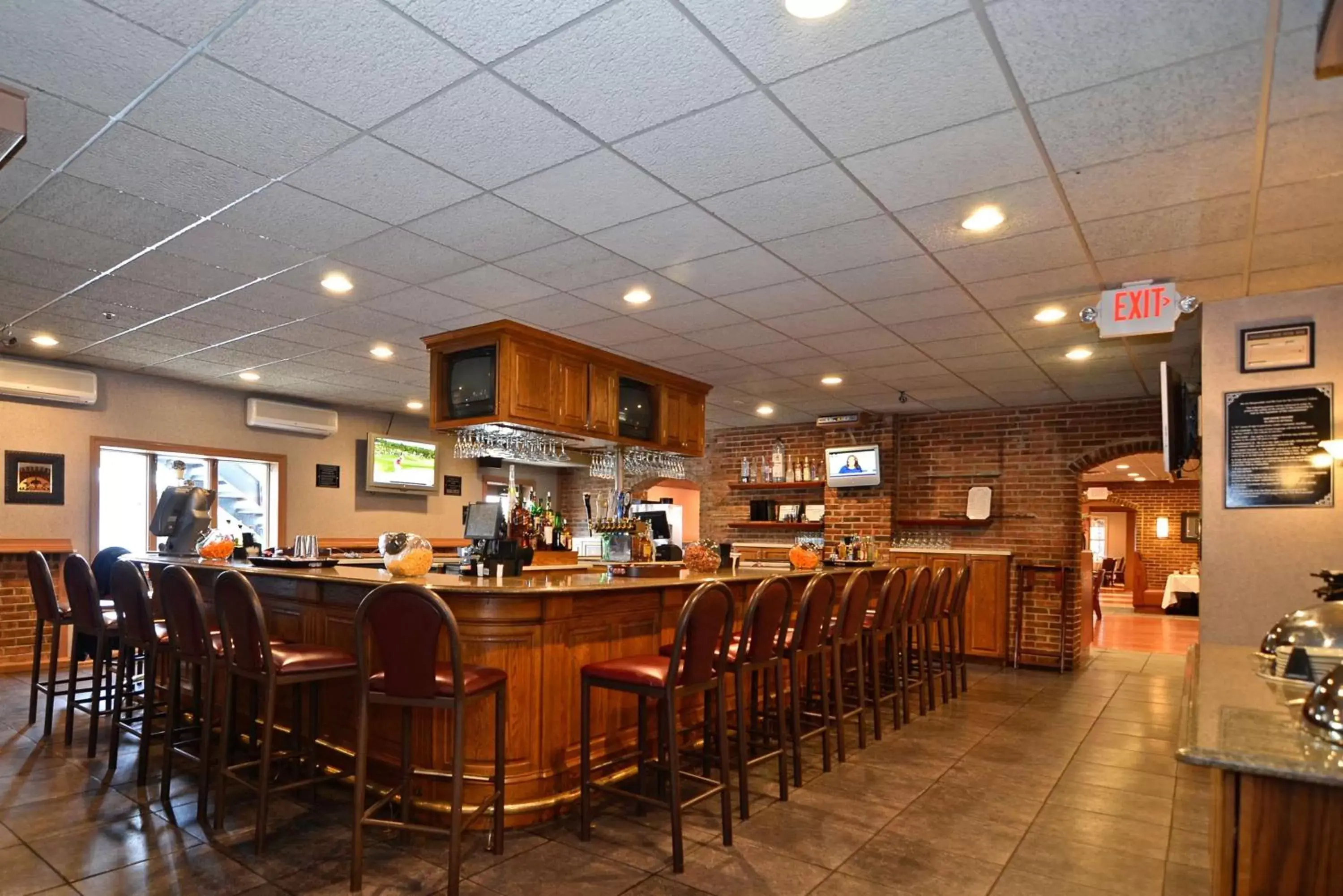 Lounge or bar, Lounge/Bar in Best Western Plus Concordville Hotel
