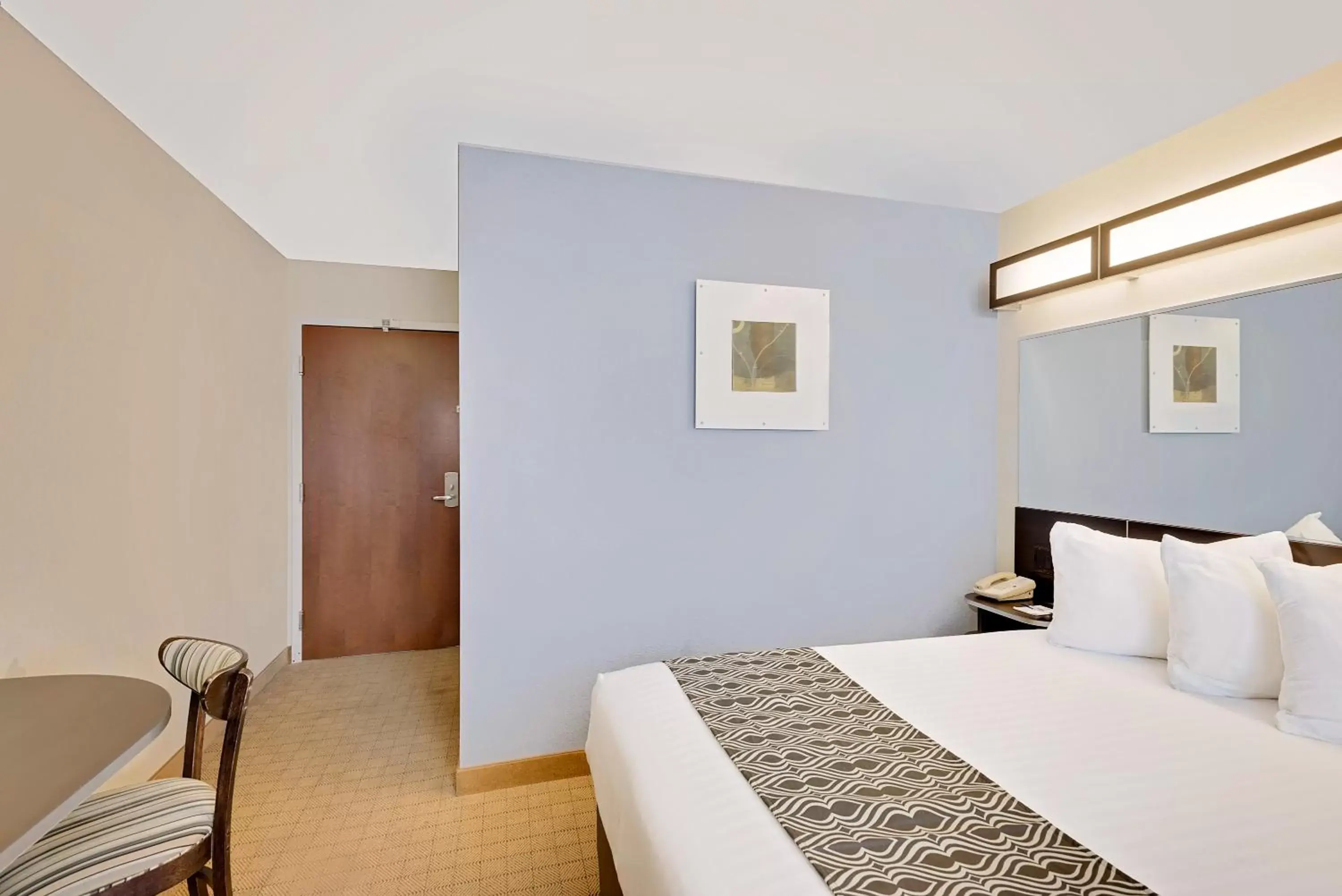 Bedroom, Bed in Microtel Inn and Suites by Wyndham - Geneva