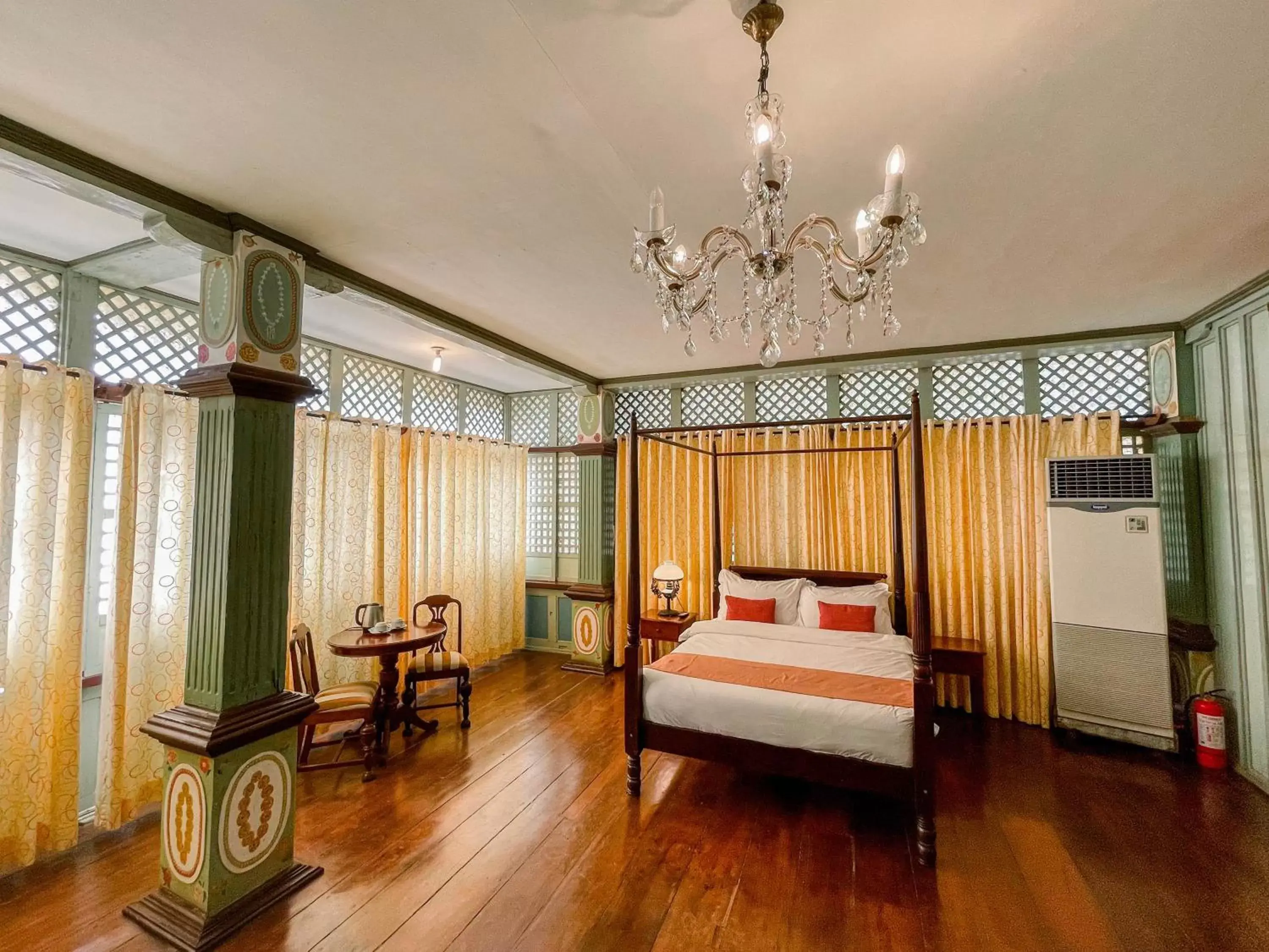 Bedroom in Las Casas Filipinas de Acuzar