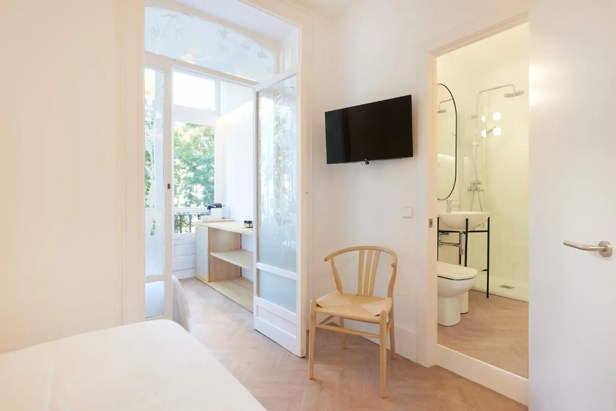 TV and multimedia, Bed in The MO House TV and multimedia, Bed in The MO House