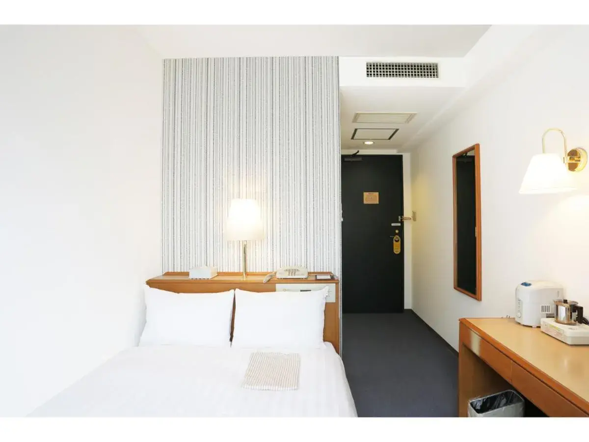 Bed in Smile Hotel Nihonbashi Mitsukoshimae
