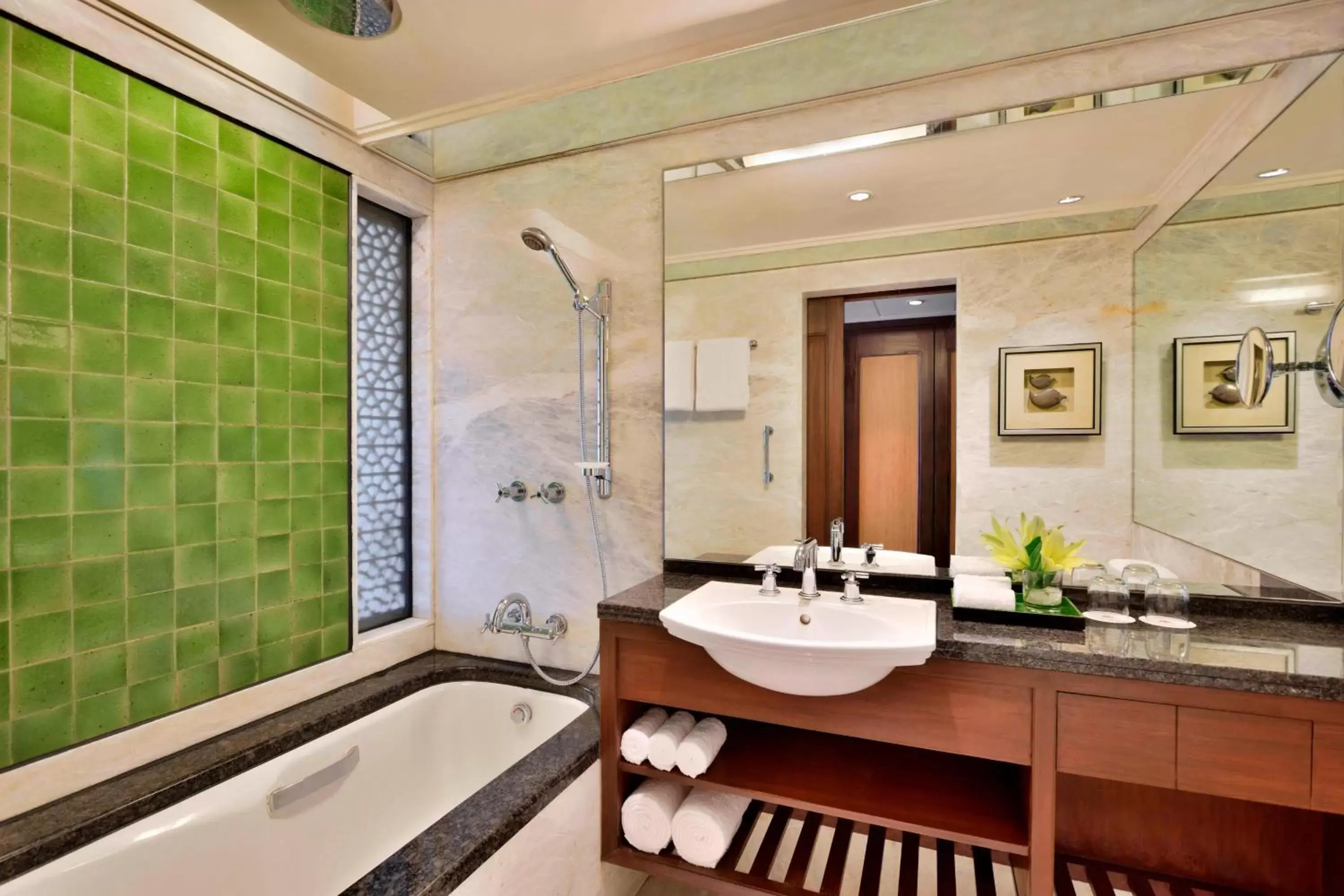 Bathroom in Hyderabad Marriott Hotel & Convention Centre