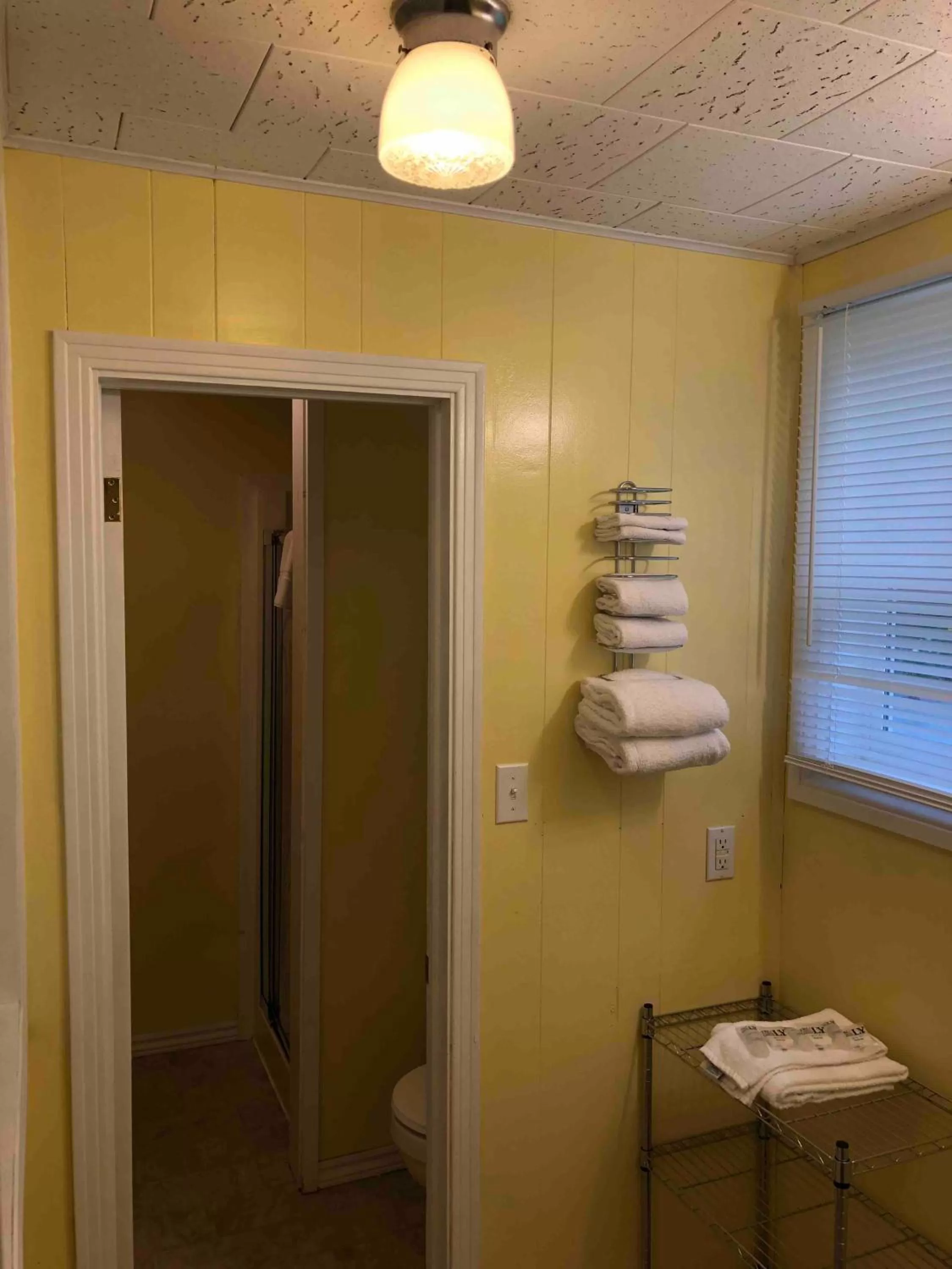 Lakelawn B&B and Motel