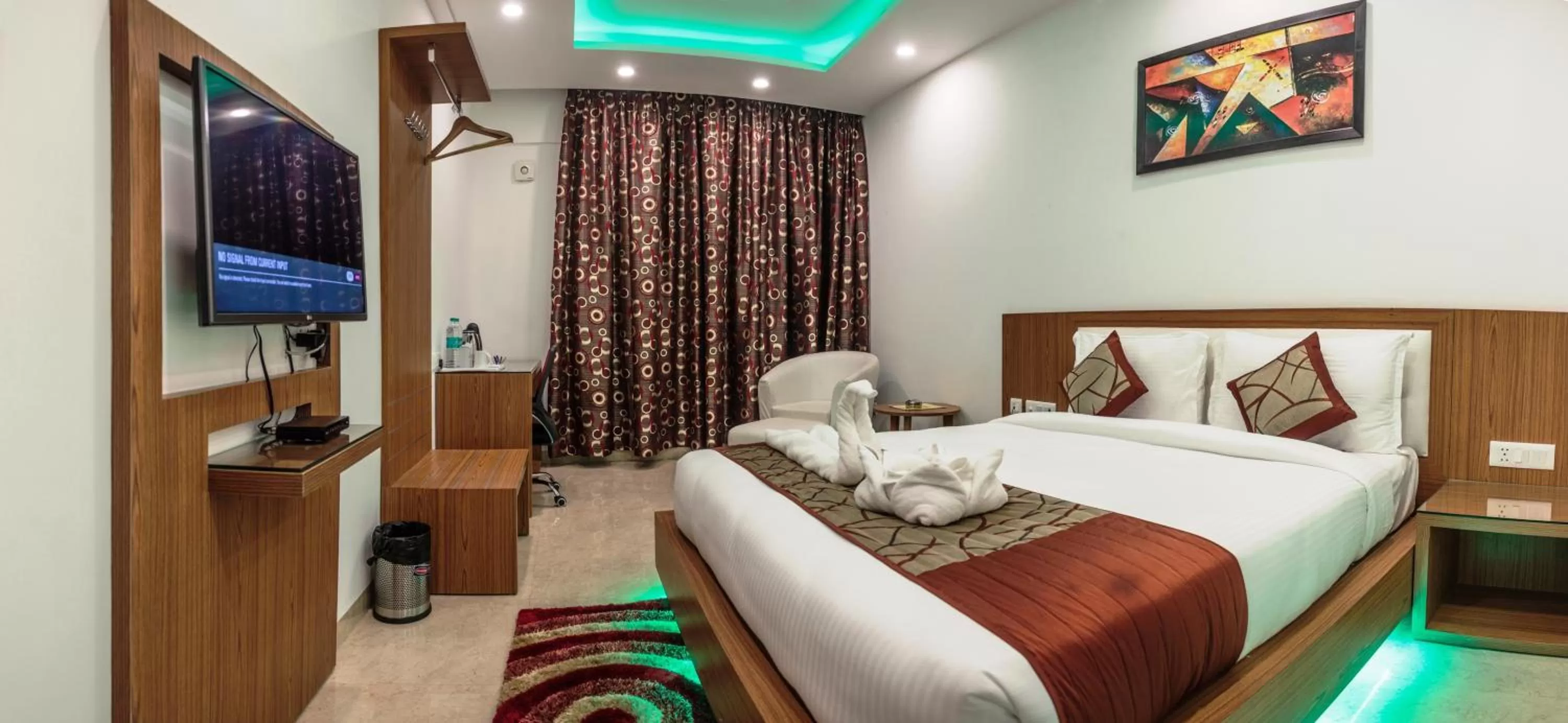 Bedroom, Bed in Hotel Suktara International