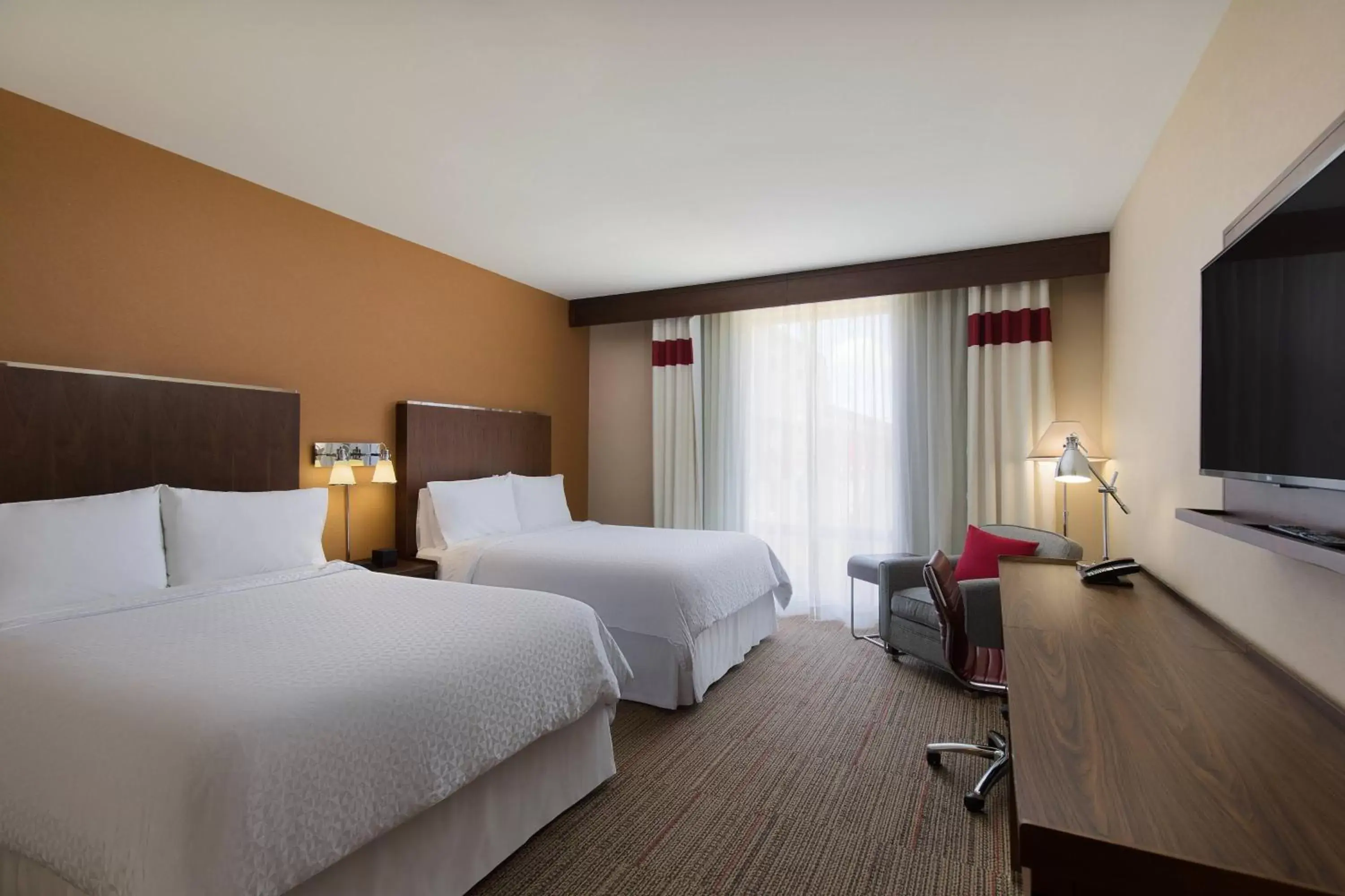 Photo of the whole room in Four Points by Sheraton Seattle Airport South