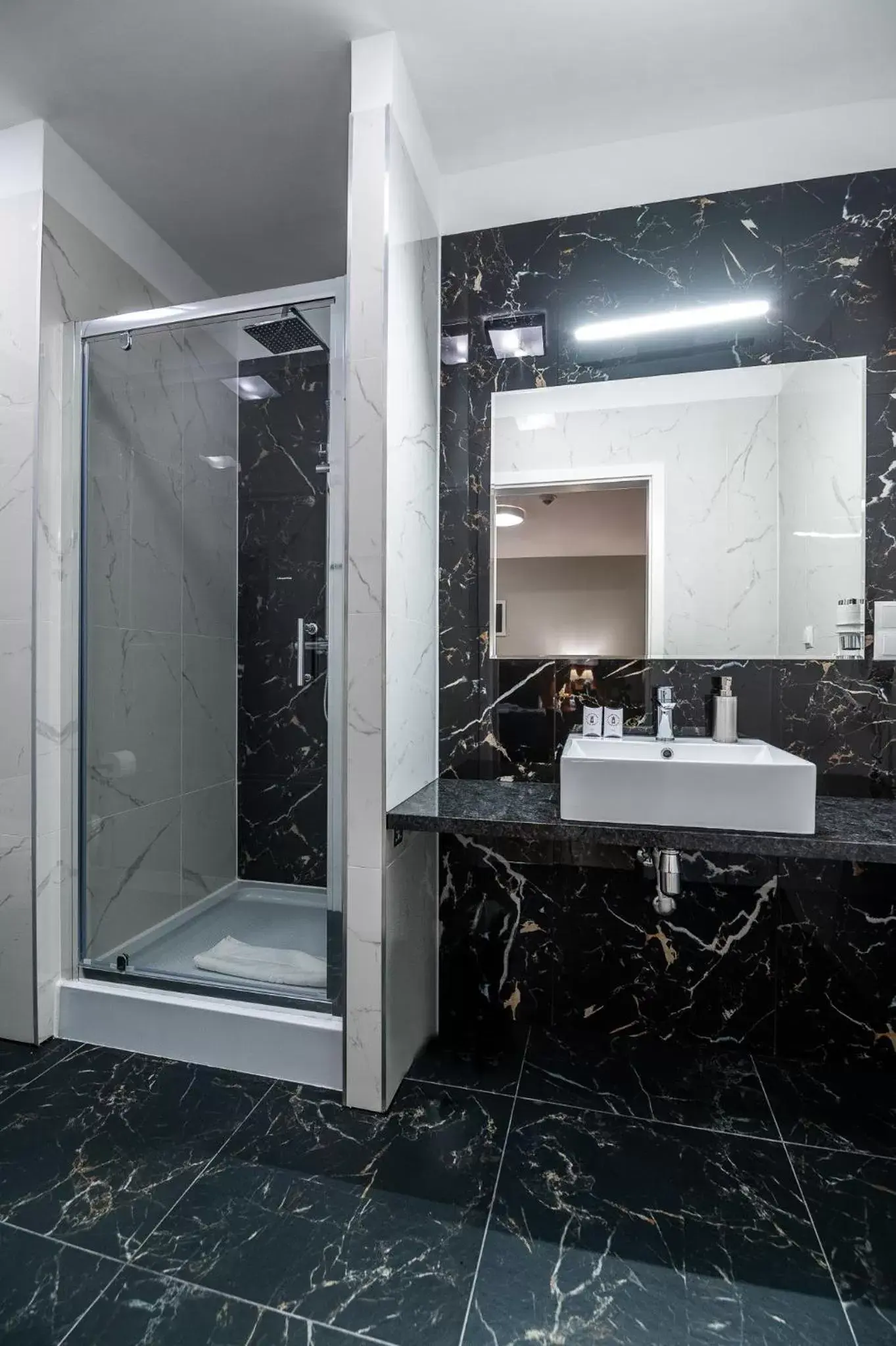 Superior Double Room building number 3 in Hotel Książ Superior Double Room building number 3 in Hotel Książ