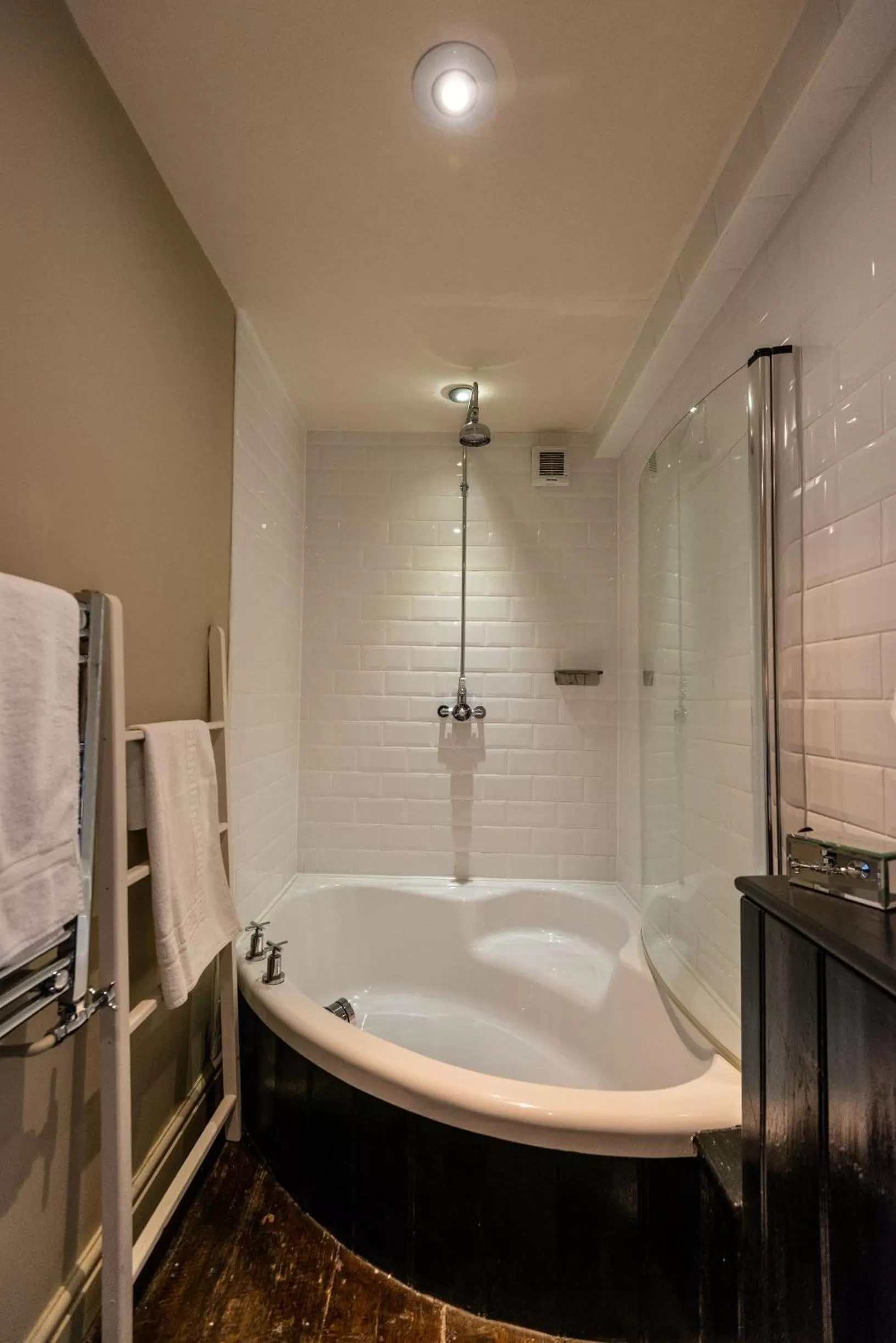 Shower in The New White Lion