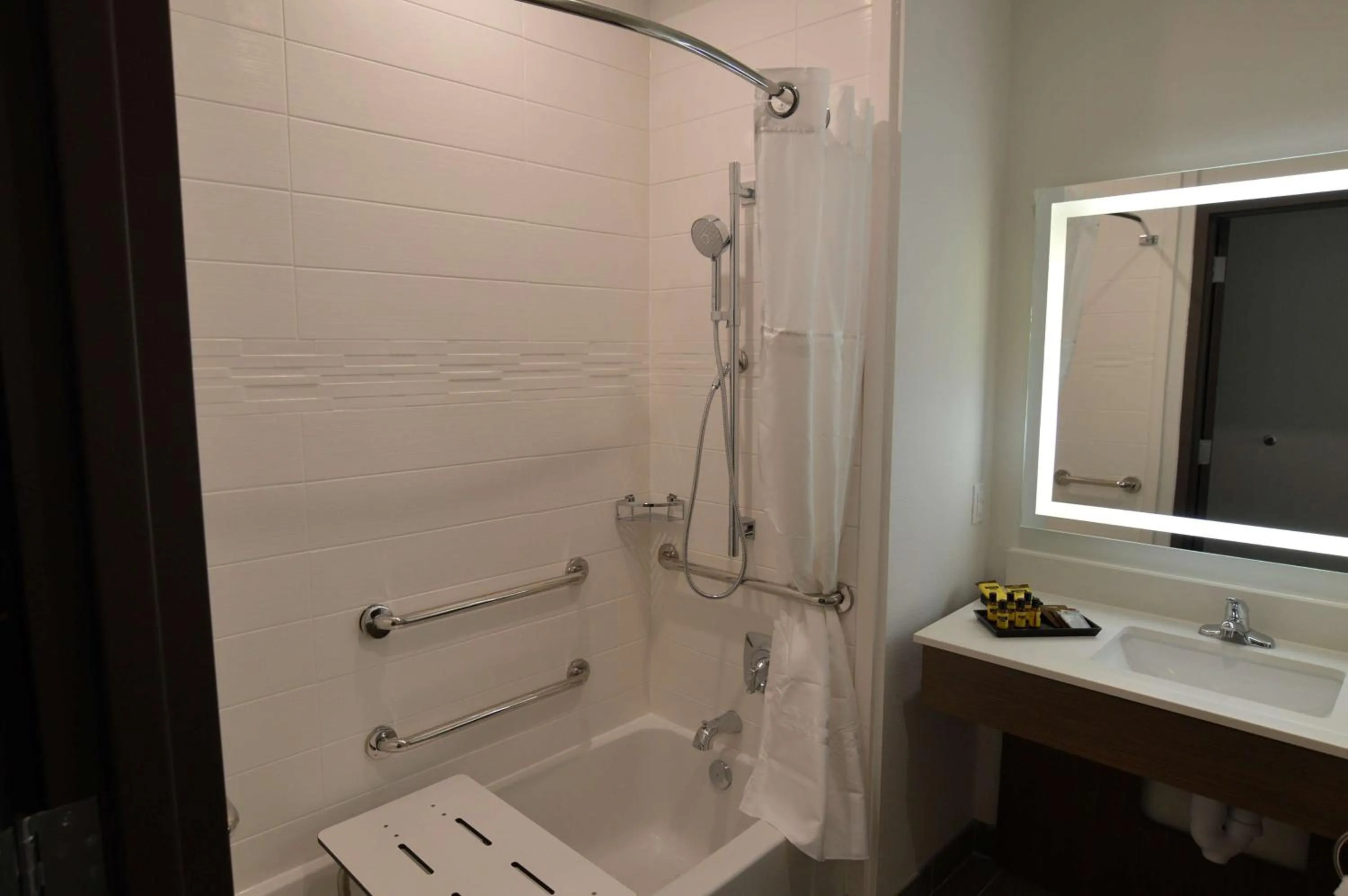 King Room with Bath Tub and Sofa Bed - Disability Access in Best Western Plus Executive Residency Austin