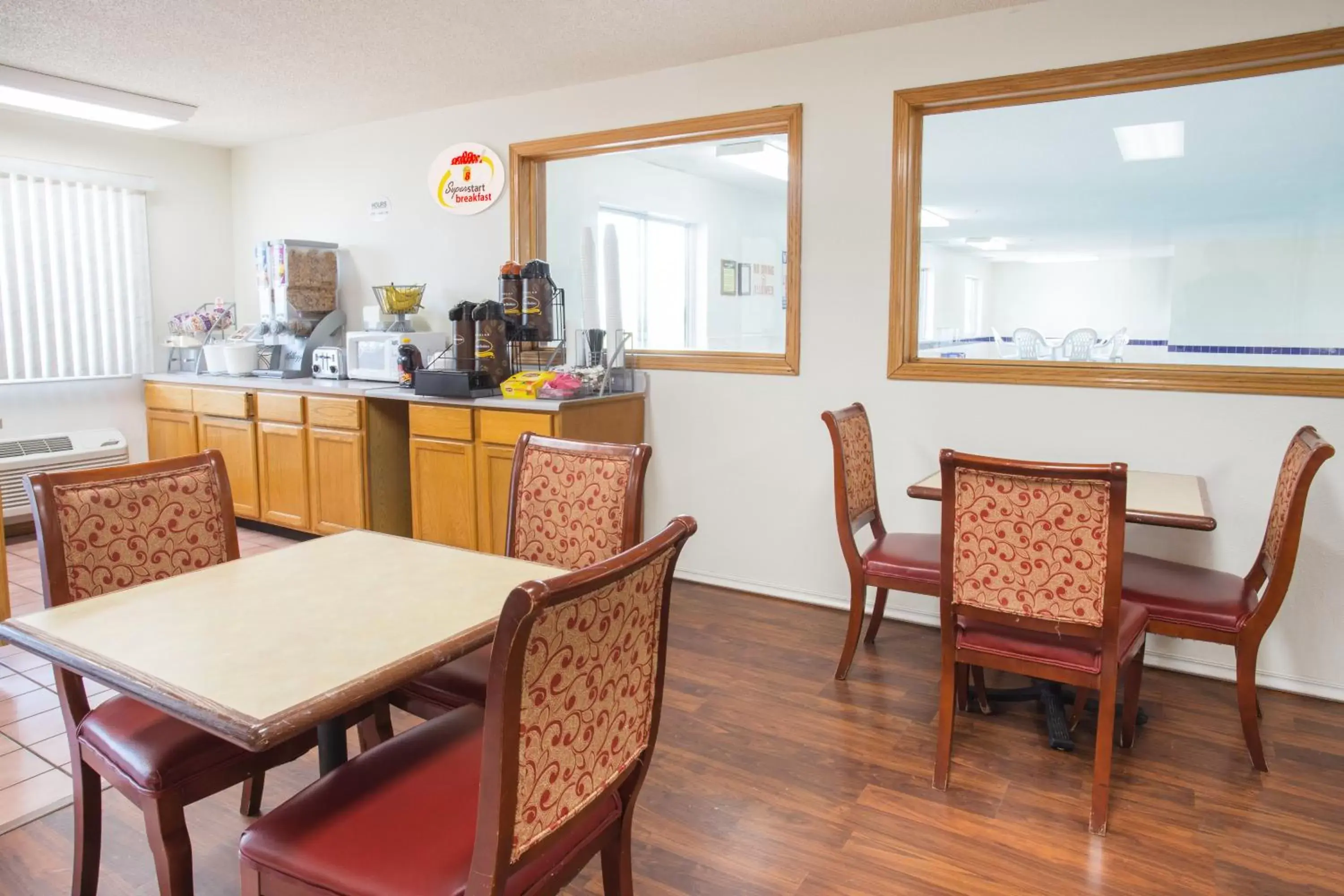 Continental breakfast, Restaurant/Places to Eat in Super 8 by Wyndham Monmouth IL