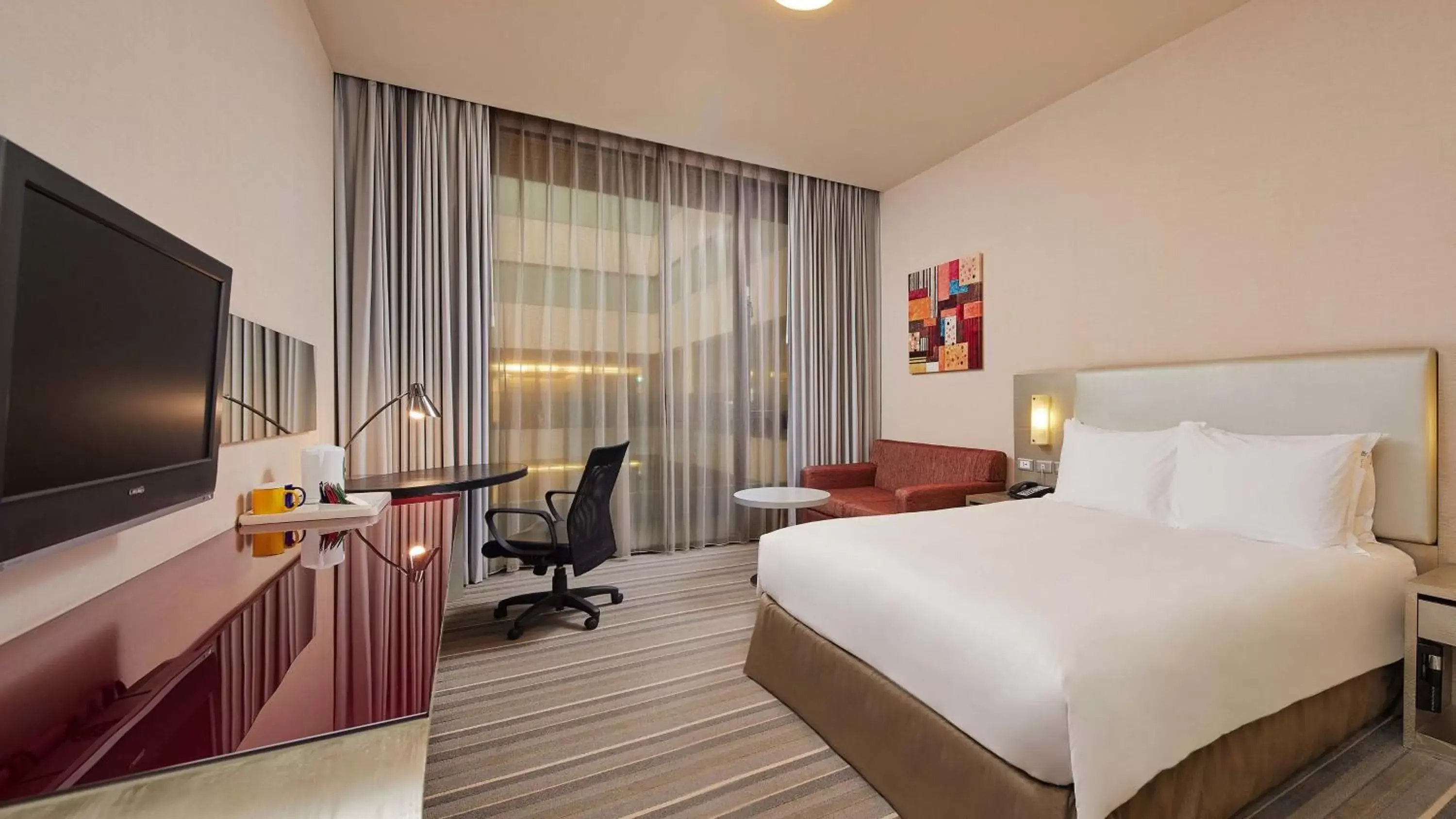 Photo of the whole room, Bed in Holiday Inn Express Taichung Park, an IHG Hotel