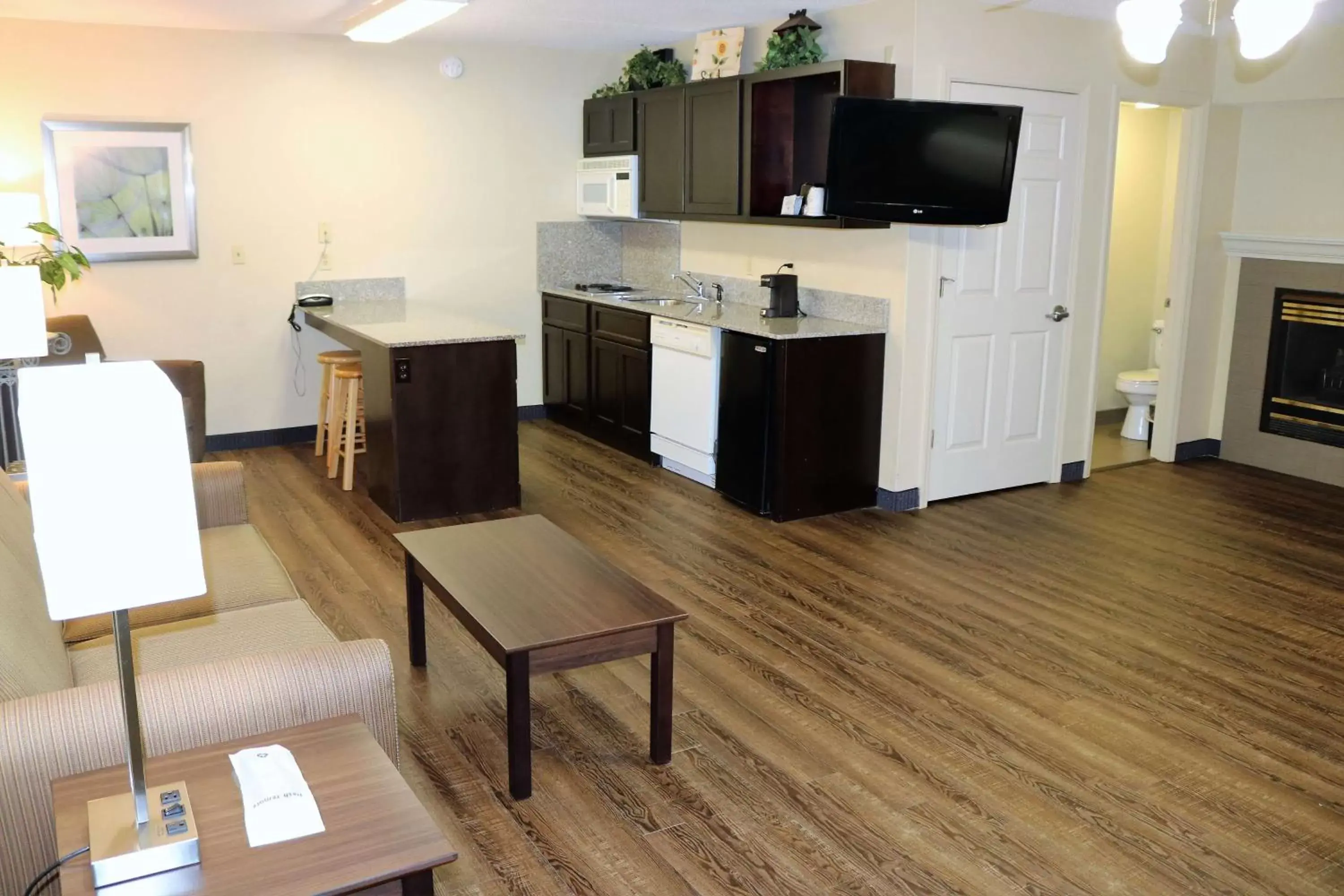 Kitchen or kitchenette in Best Western Plaza Inn Kitchen or kitchenette in Best Western Plaza Inn