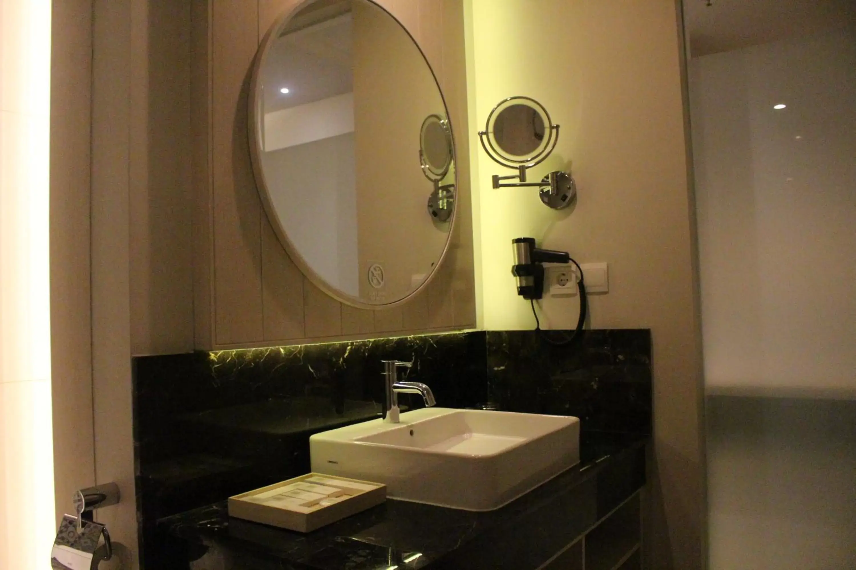 Bathroom in Swiss-Belinn Cikarang