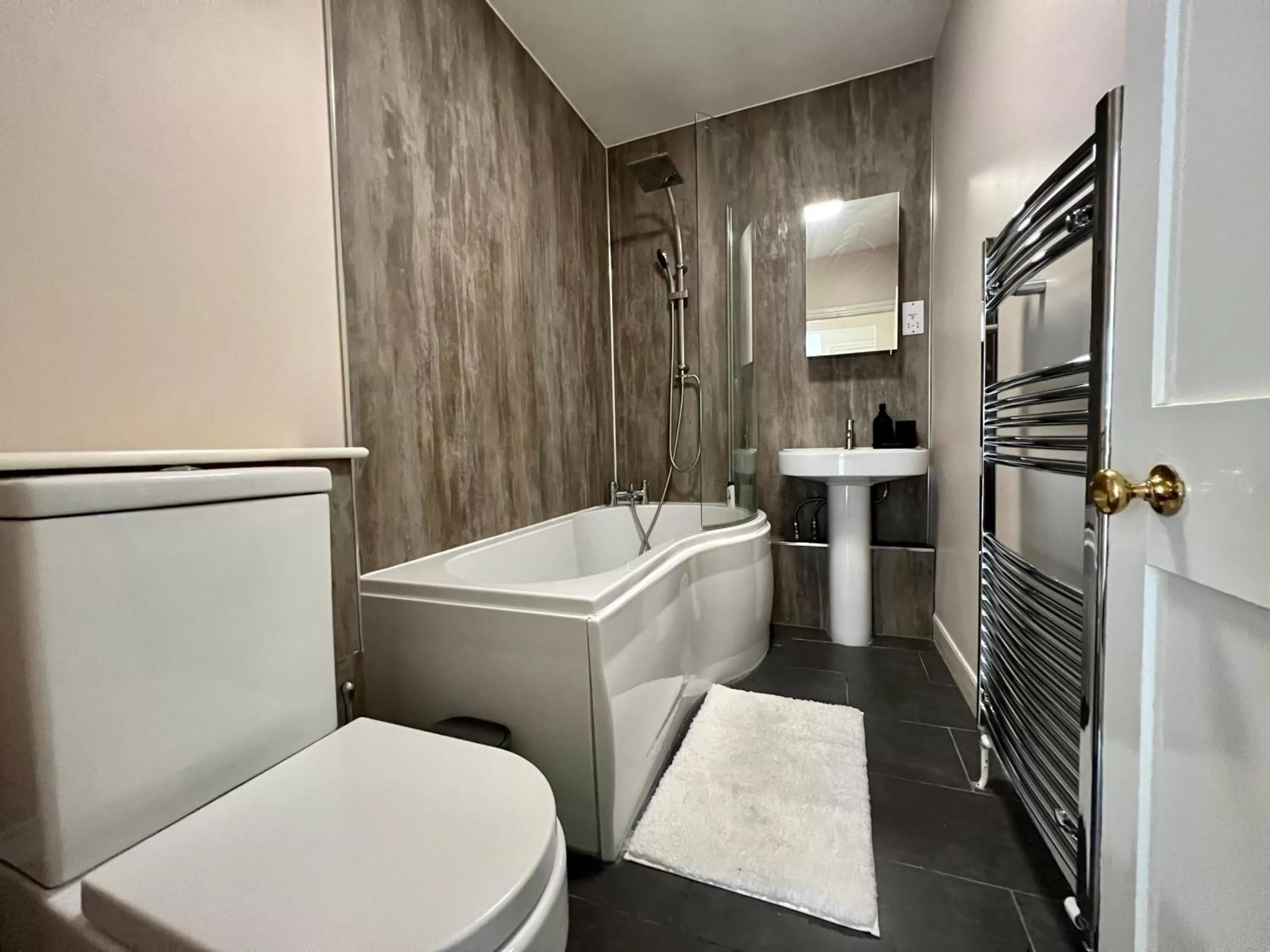 Bathroom in Oxford Street Stays