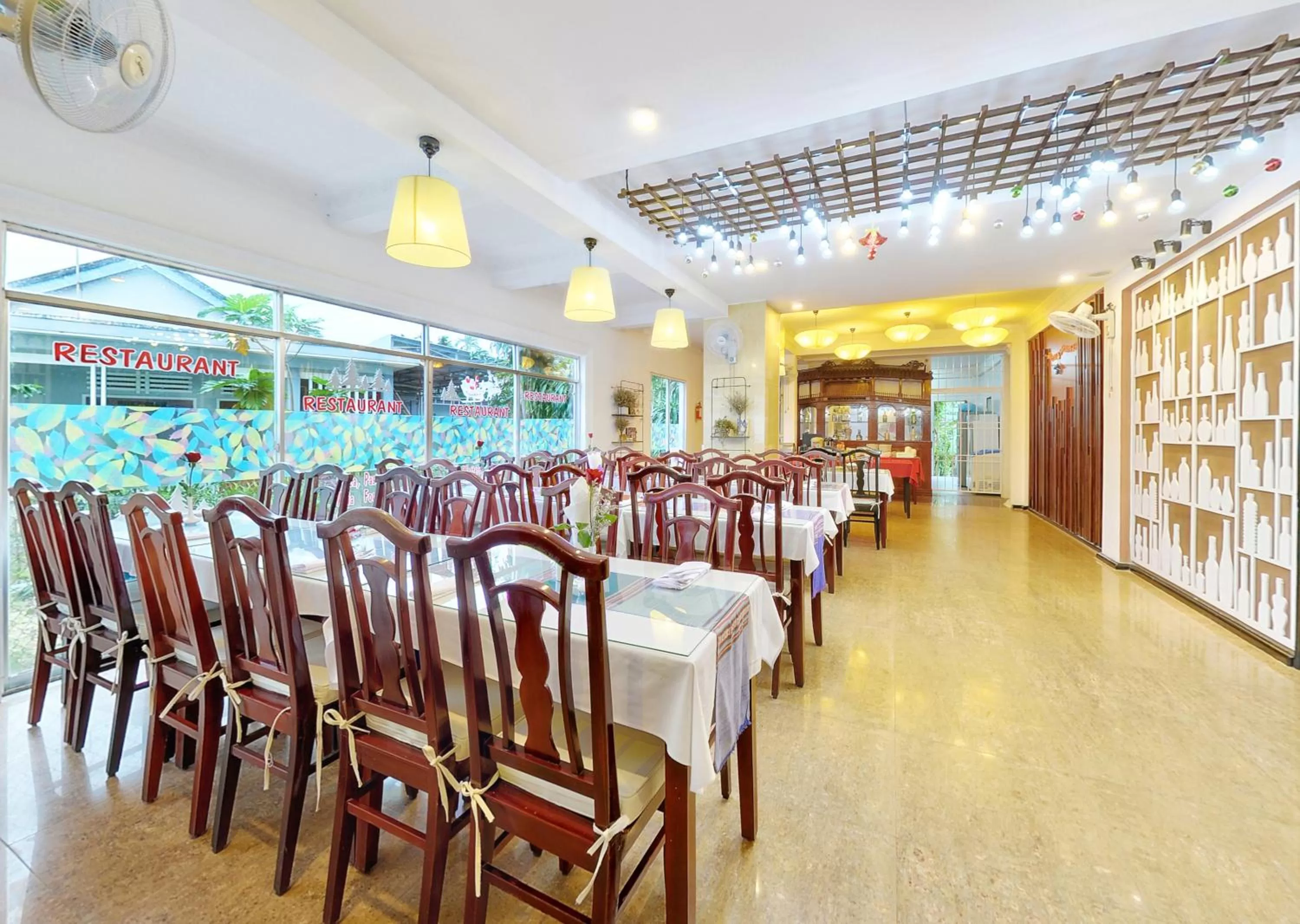 Restaurant/places to eat in Hai Yen Hotel