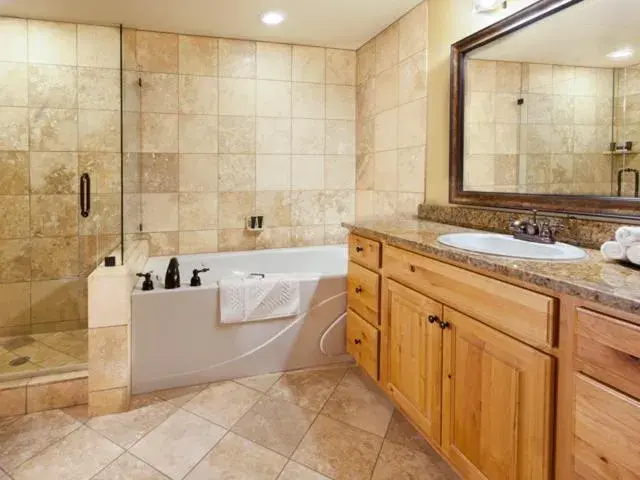 Shower, Bathroom in Silverado Lodge Park City - Canyons Village