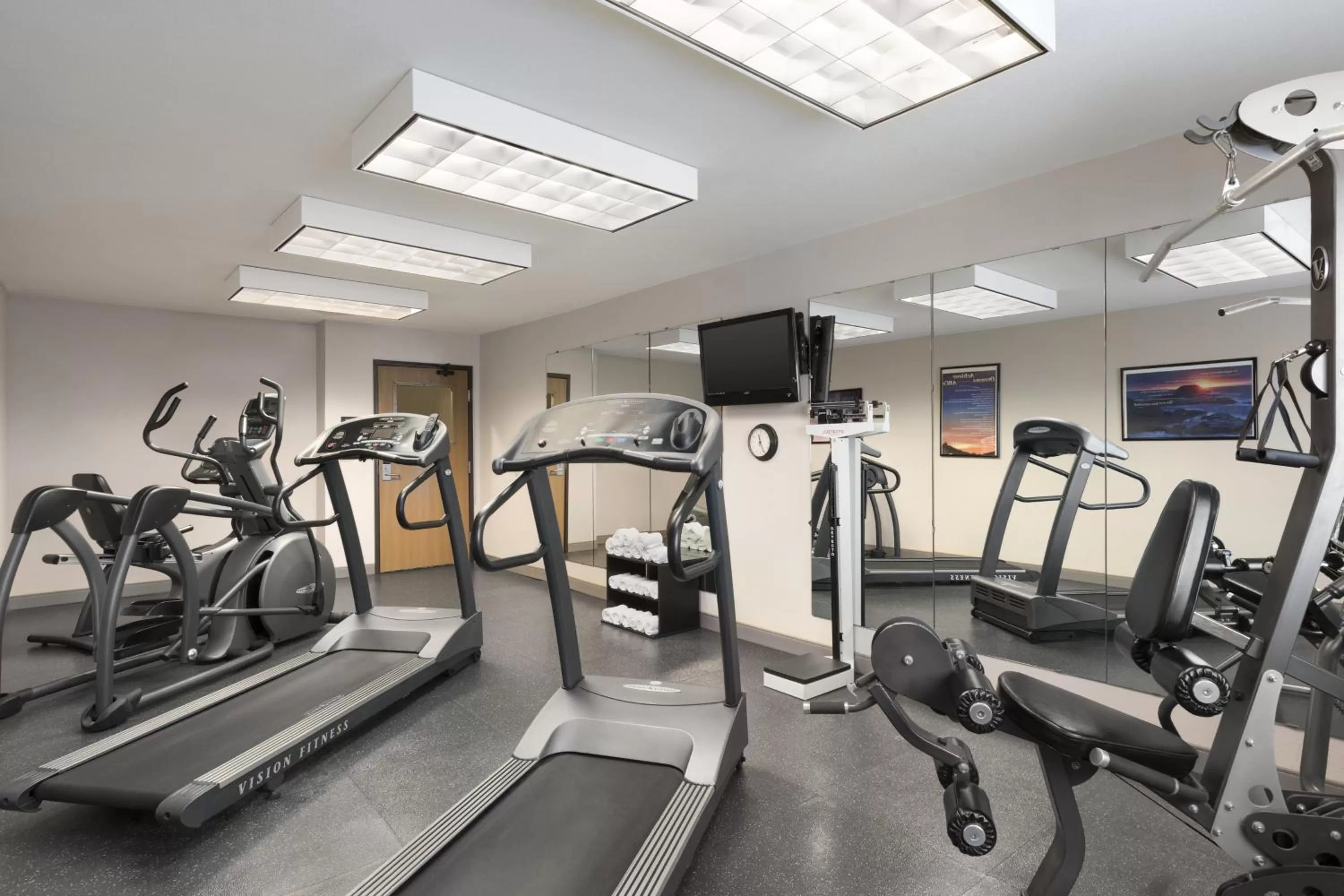 Fitness centre/facilities in Country Inn & Suites by Radisson, Sidney, NE