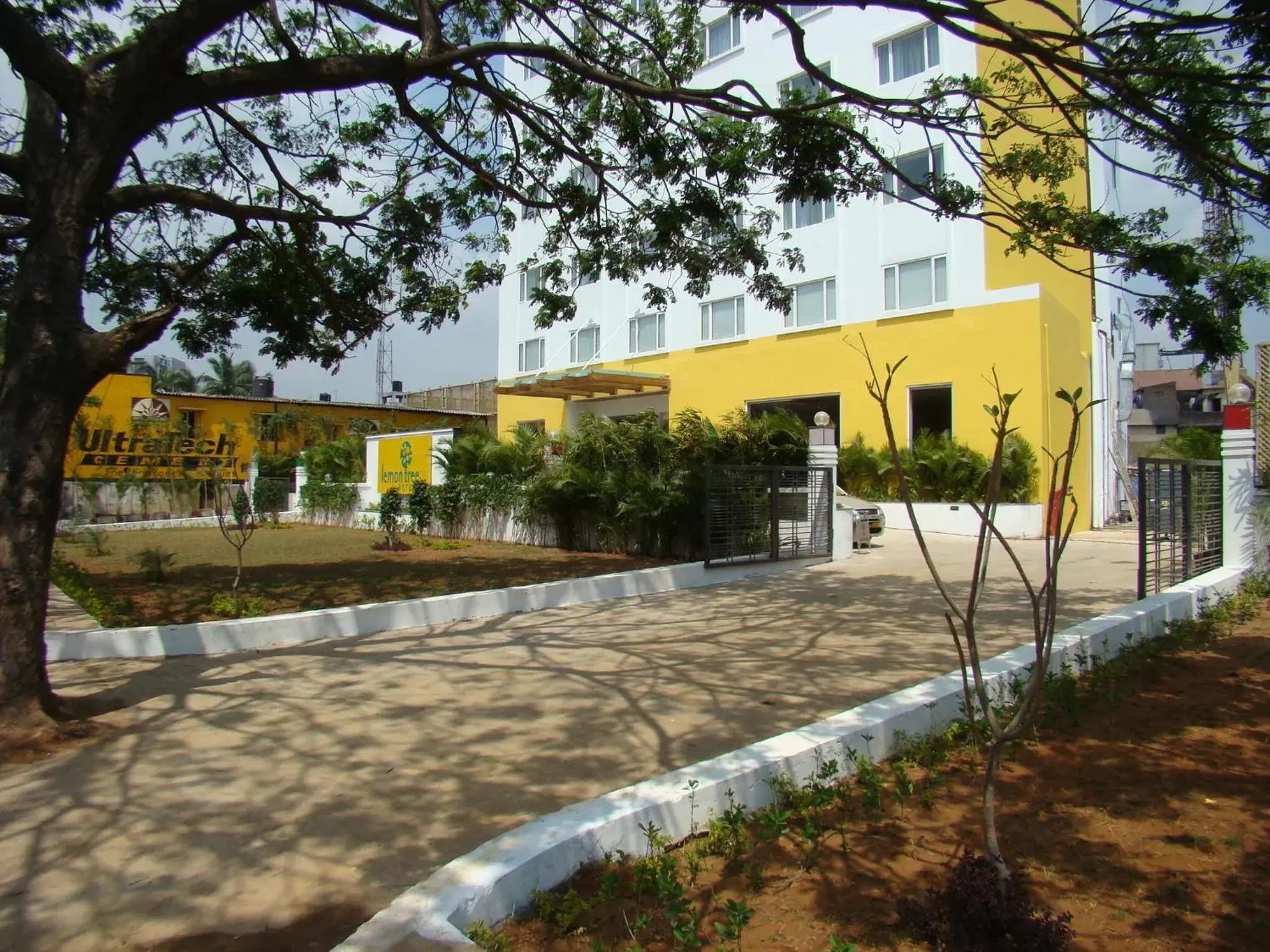 Facade/entrance, Property Building in Lemon Tree Hotel Chennai