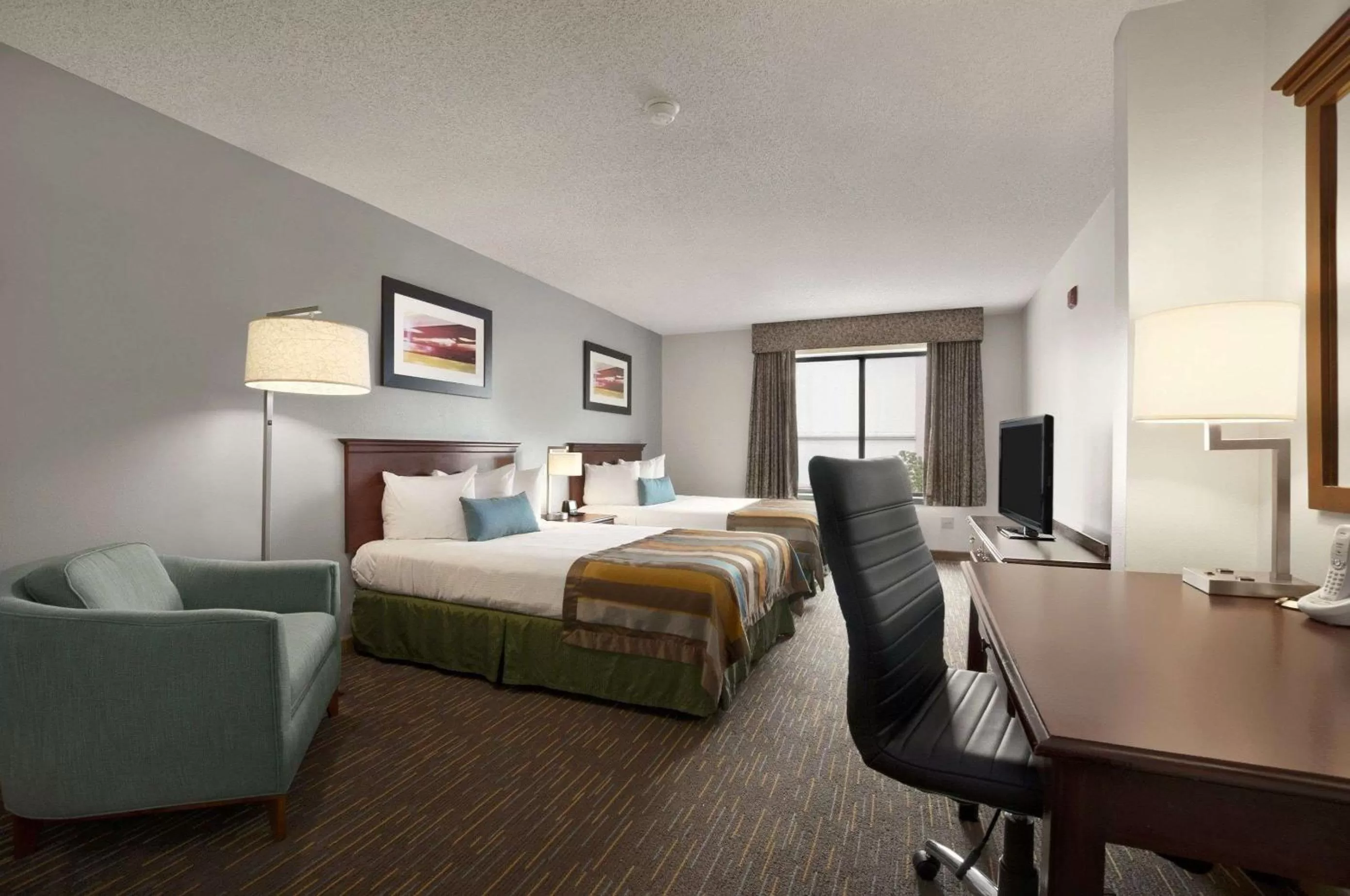 Photo of the whole room, Bed in Wingate by Wyndham and Williamson Conference Center