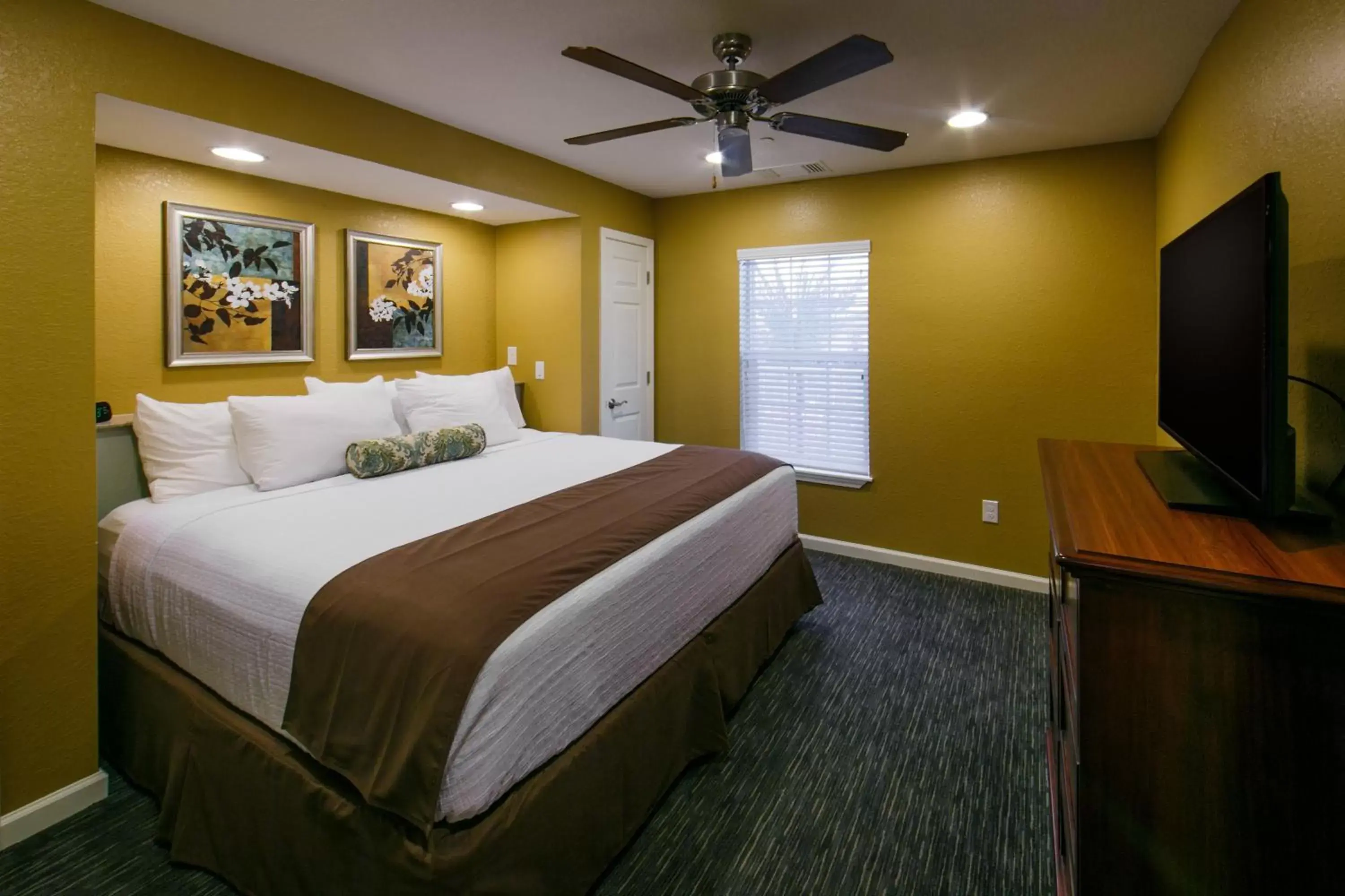 Photo of the whole room, Bed in Holiday Inn Club Vacations - Orlando Breeze Resort, an IHG Hotel
