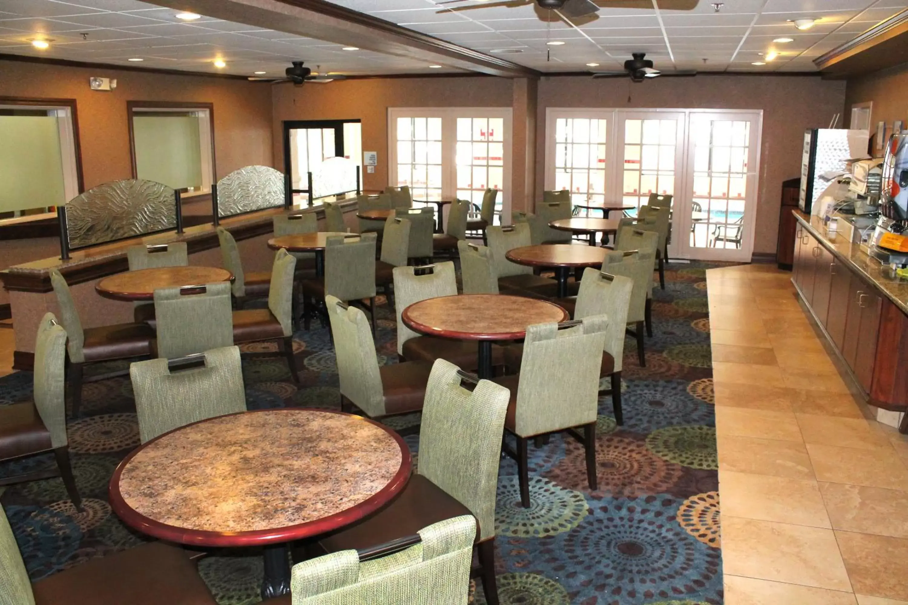 Food, Restaurant/Places to Eat in Auburn Place Hotel & Suites Paducah