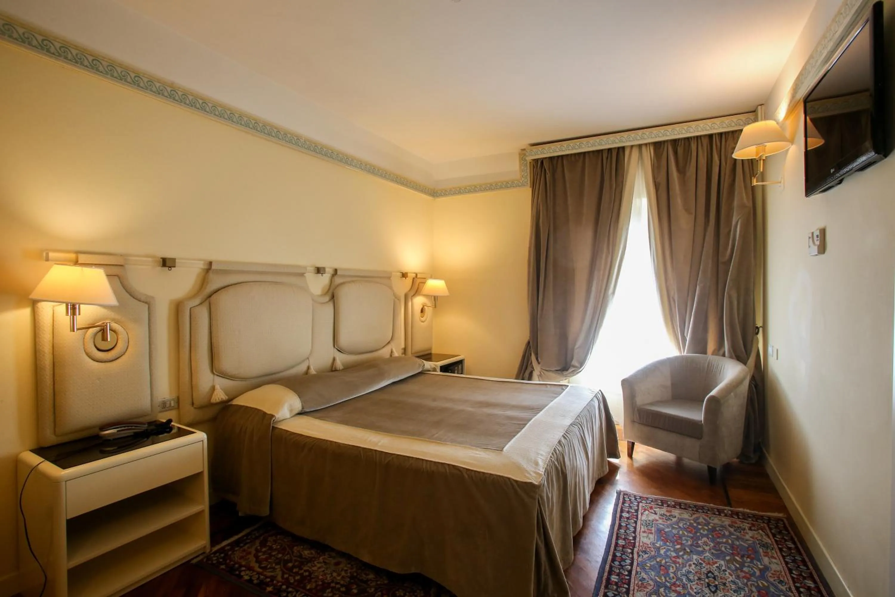Photo of the whole room, Bed in Grand Hotel Tettuccio