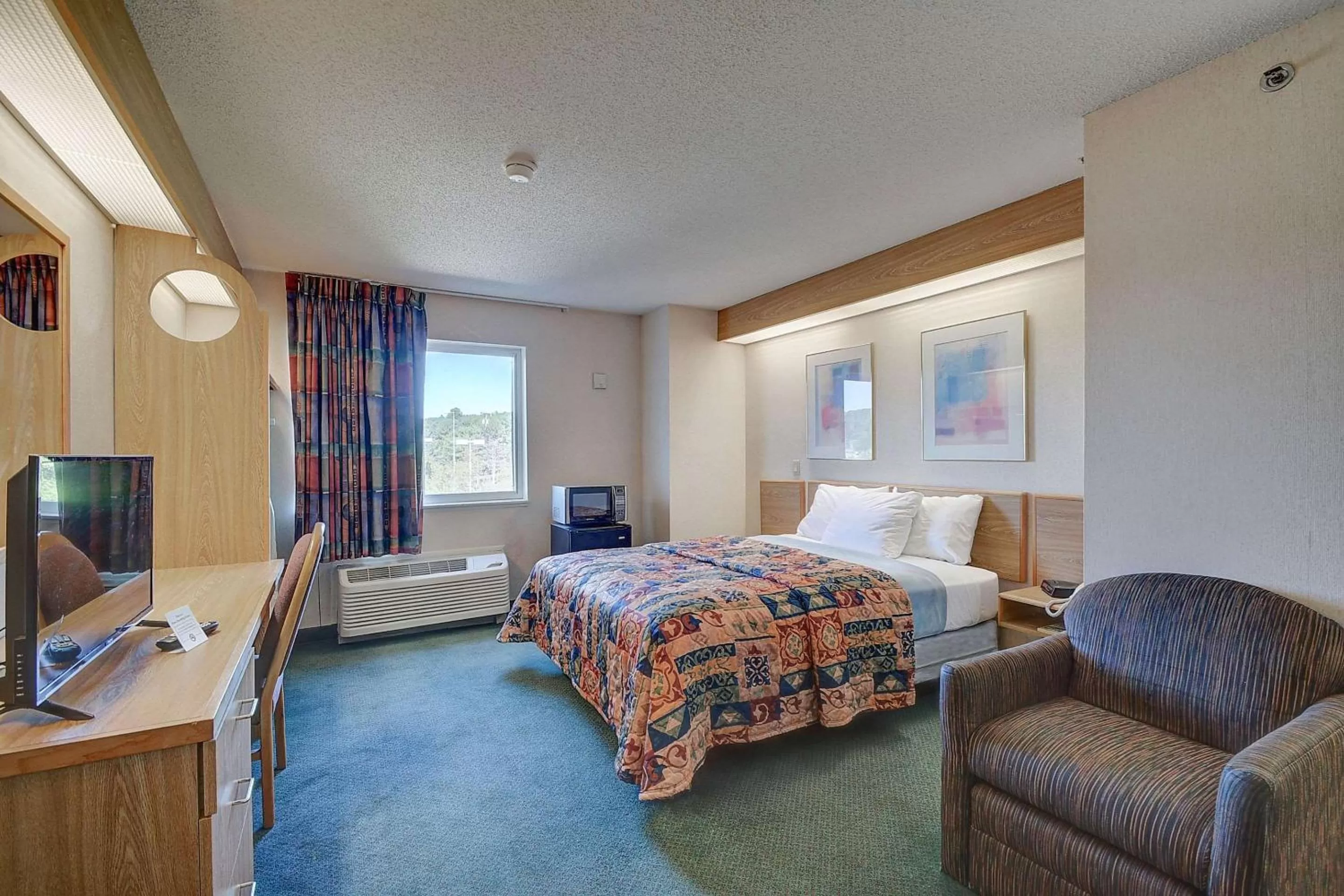 Photo of the whole room, Bed in Rodeway Inn Willington North