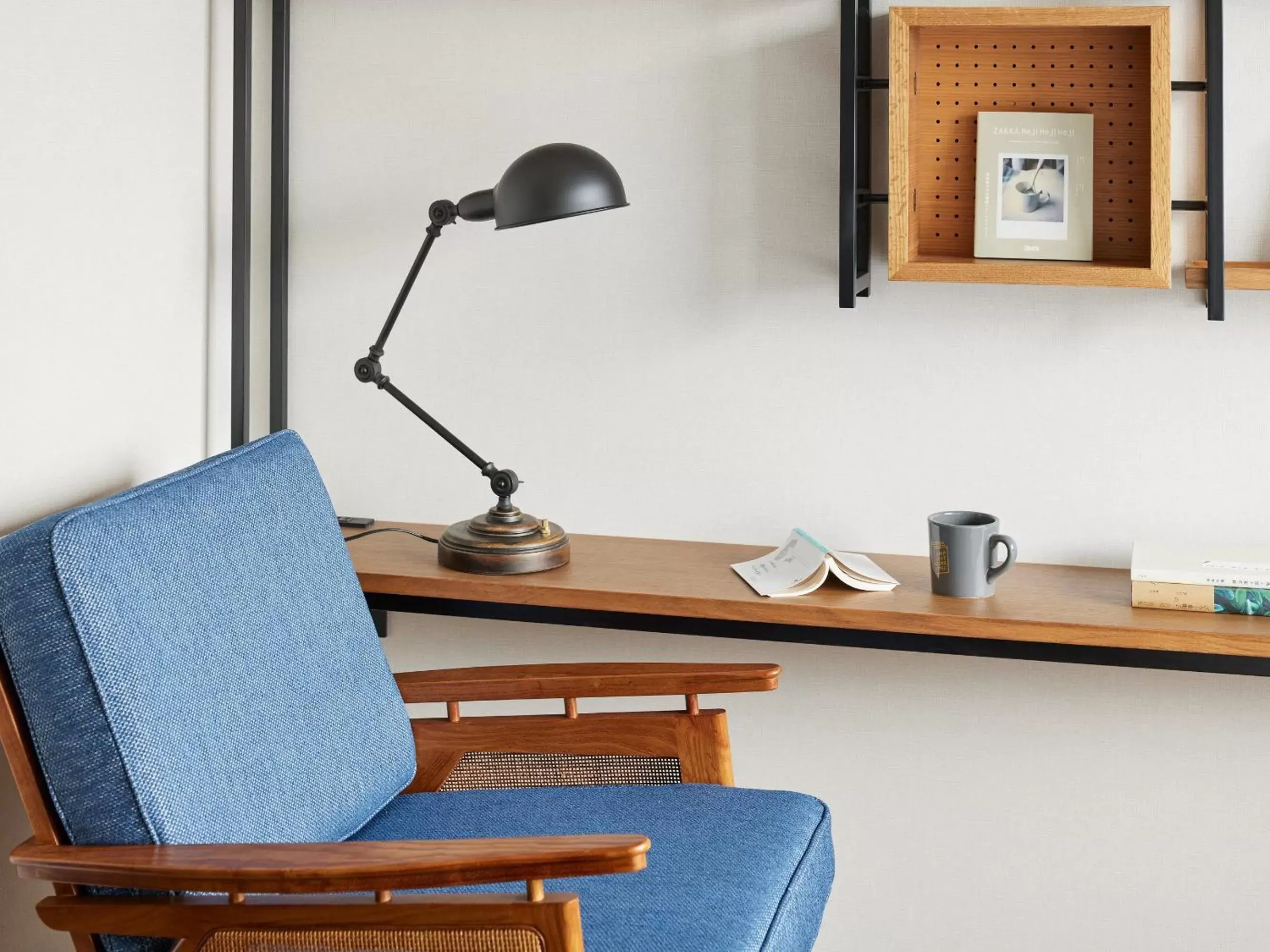 Living room in LAMP LIGHT BOOKS HOTEL fukuoka