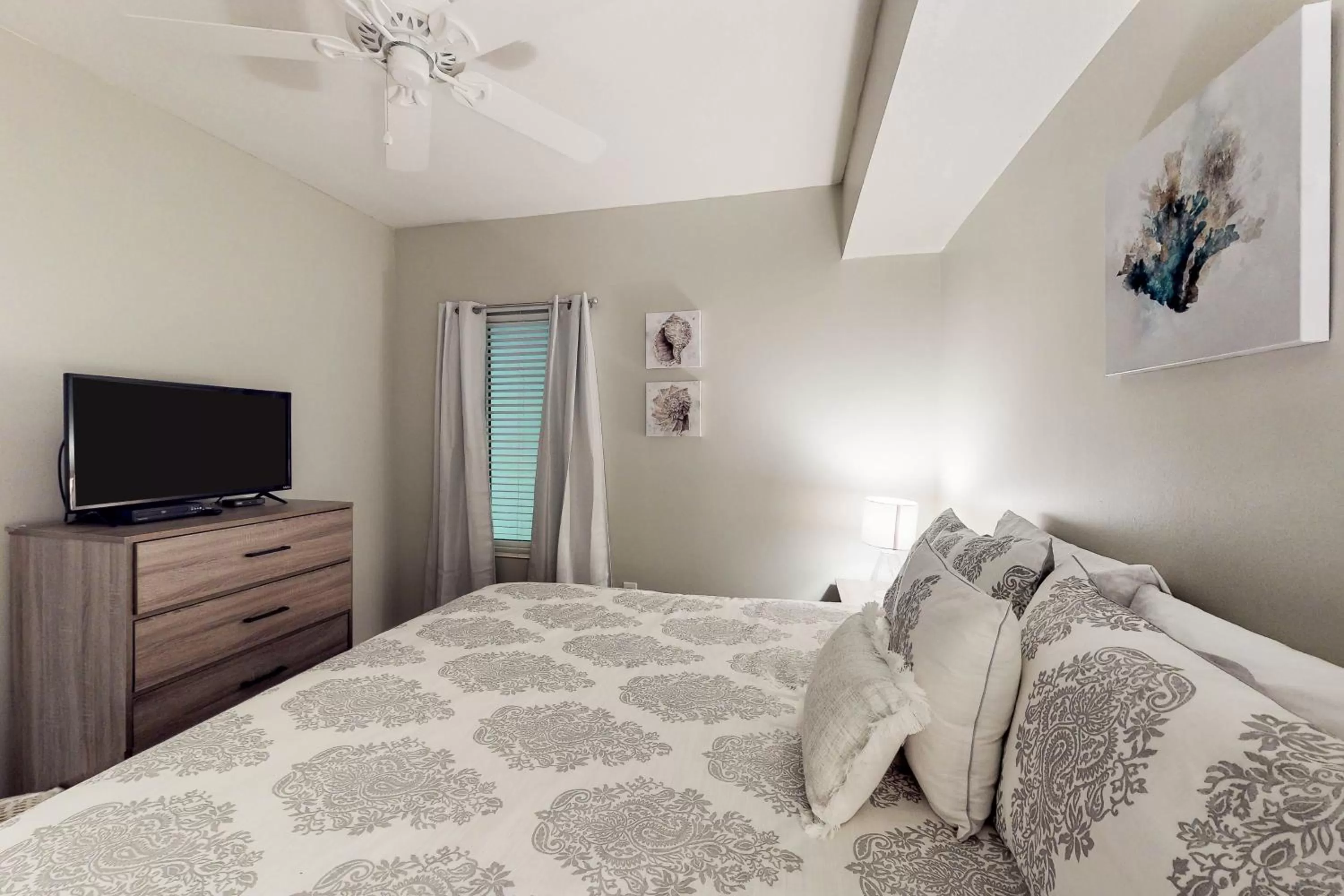 Bed in Sterling Shores