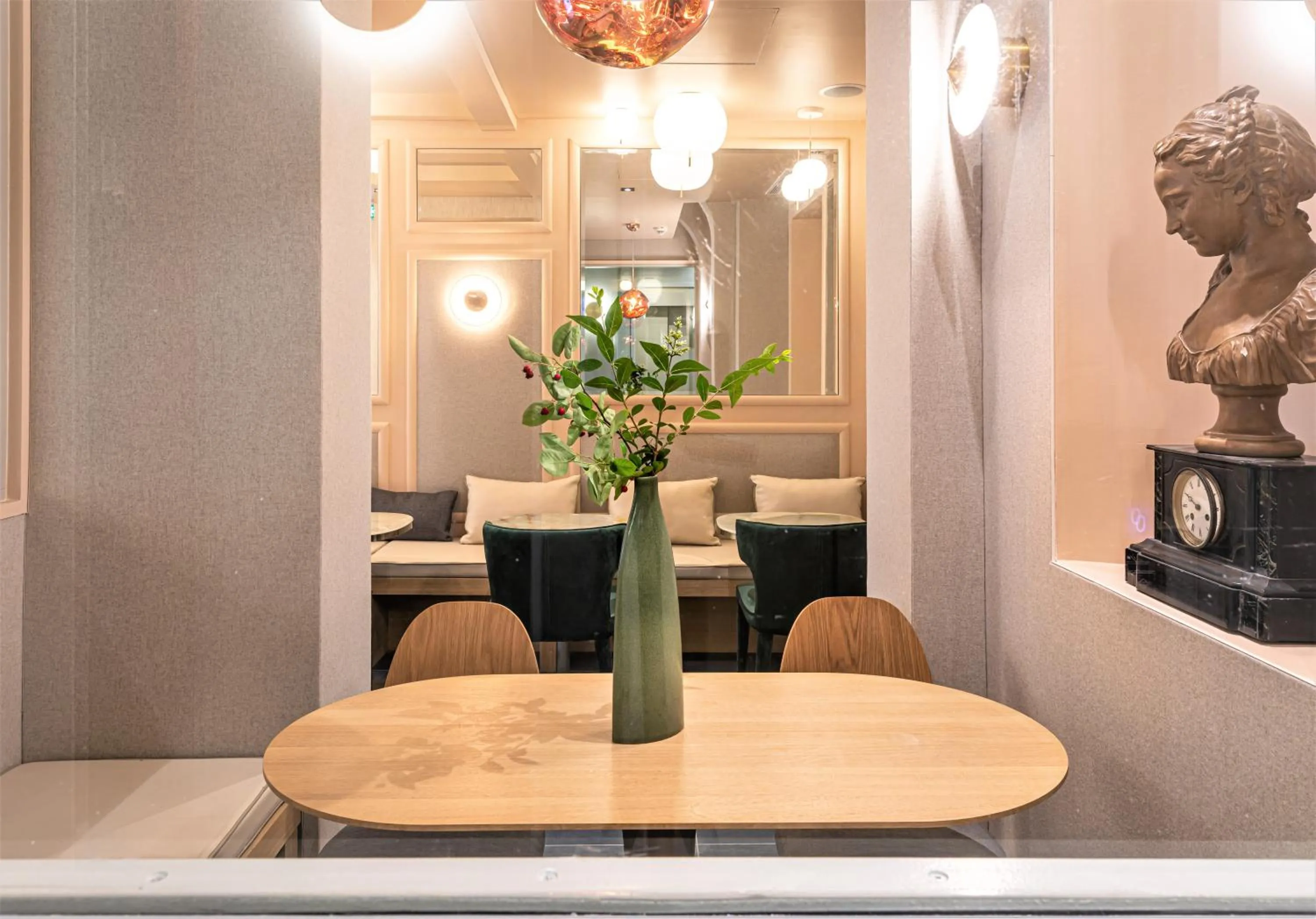 Lobby or reception in Hôtel Veryste & Spa Paris