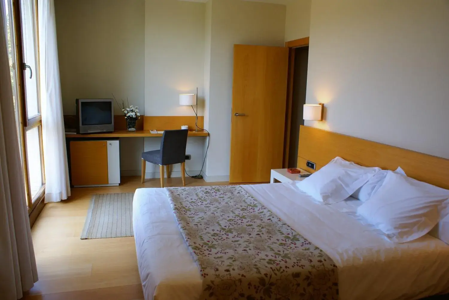 Bedroom, Bed in Hotel Jaizkibel