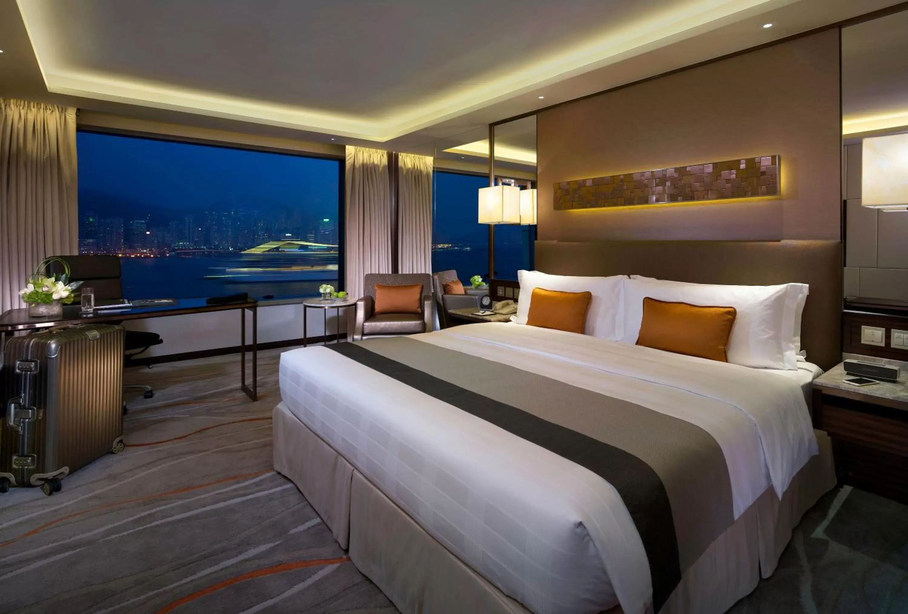 Bedroom in InterContinental Grand Stanford Hong Kong, an IHG Hotel