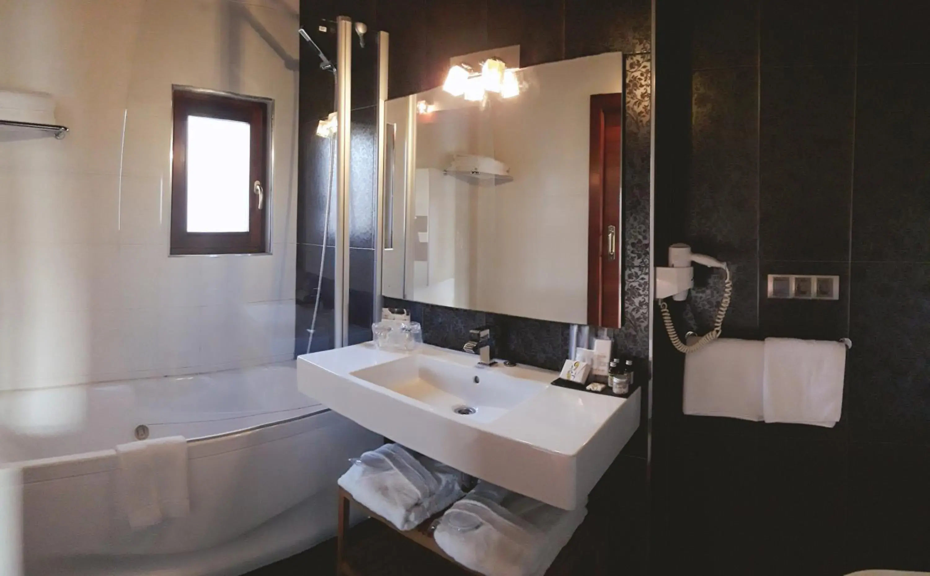 Decorative detail, Bathroom in Hotel Indiana Llanes