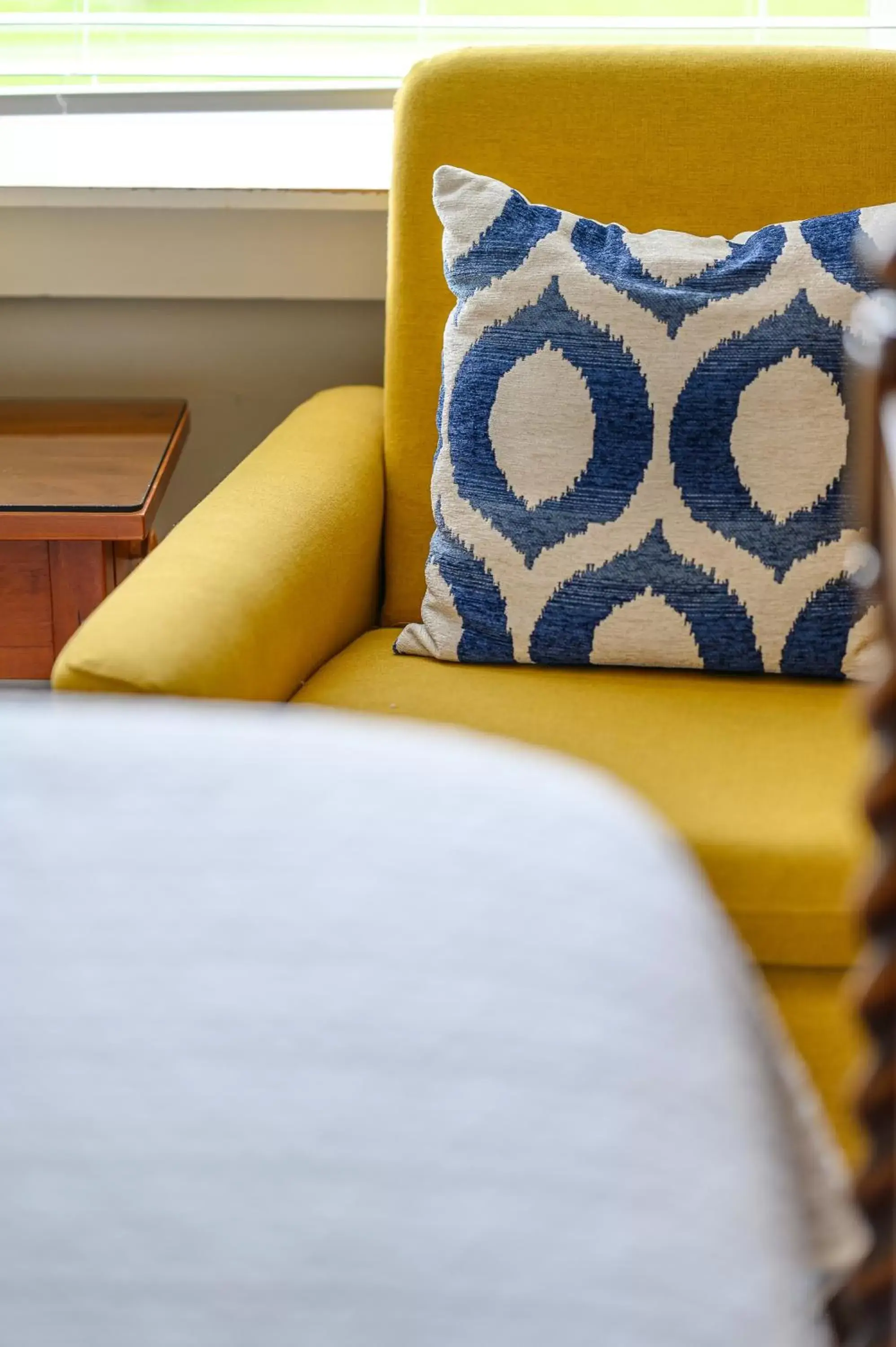 Seating area, Bed in Brass Lantern Inn