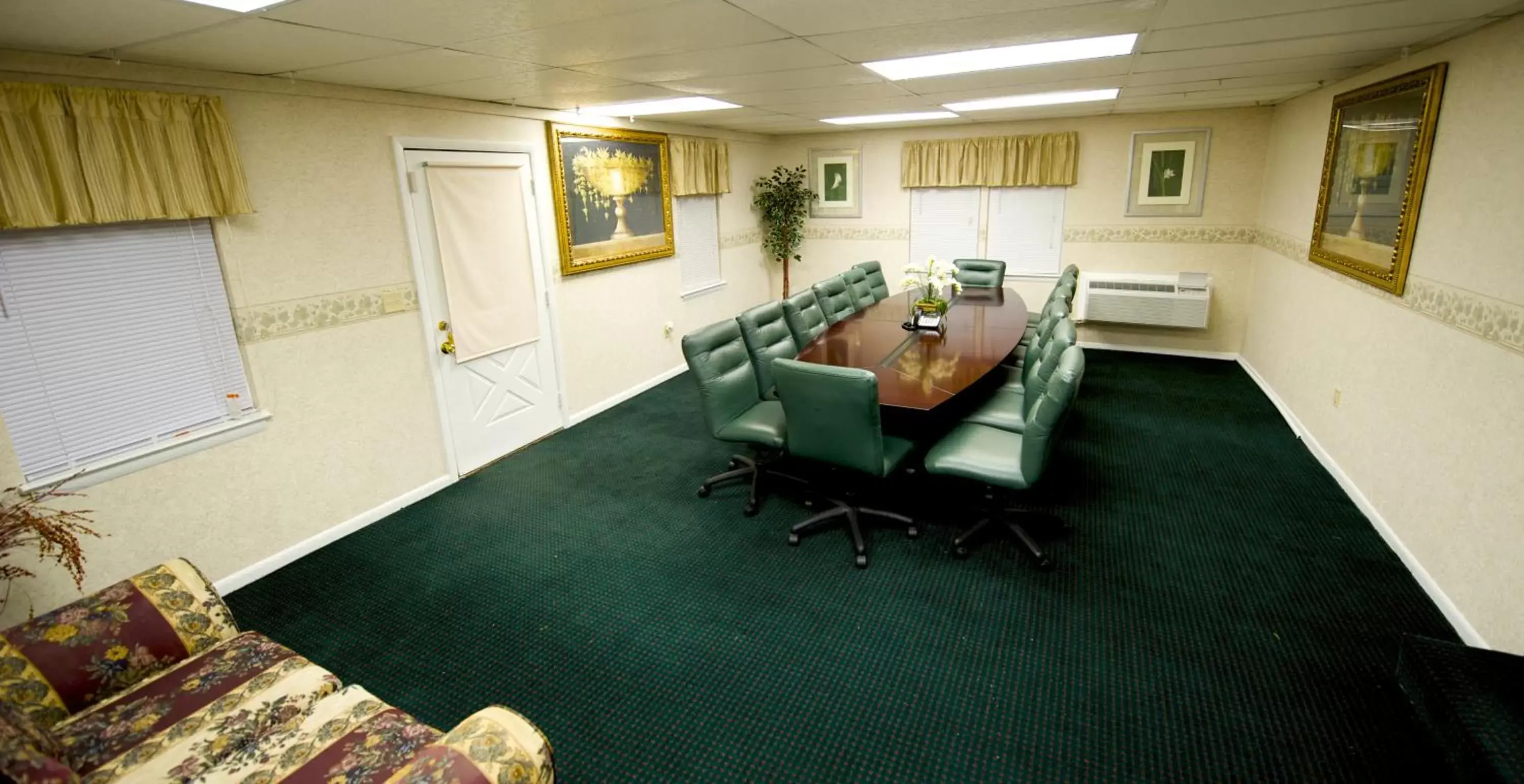 Meeting/conference room in Executive Inn & Suites Upper Marlboro
