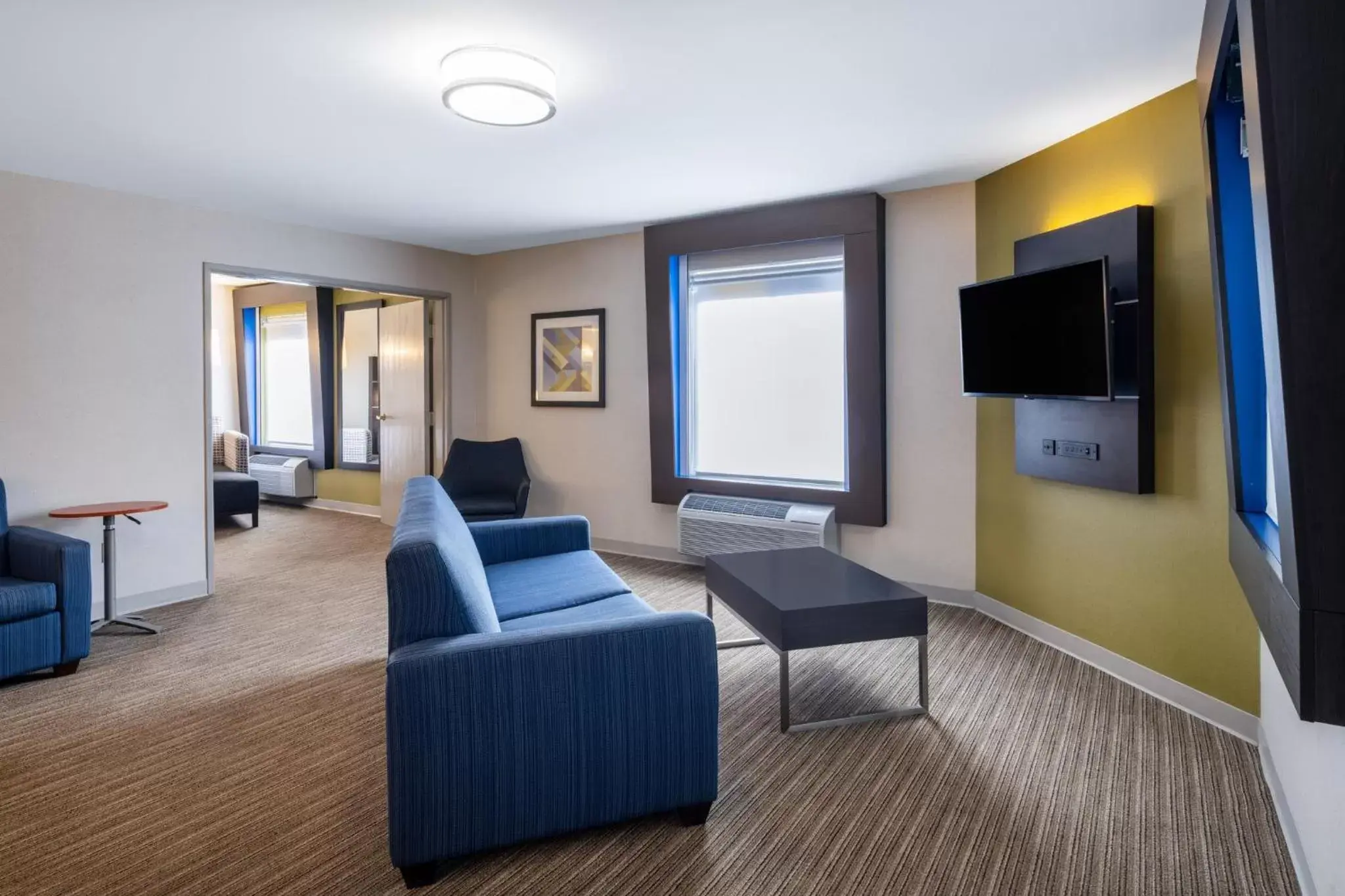 Photo of the whole room, Seating Area in Holiday Inn Express Corydon, an IHG Hotel