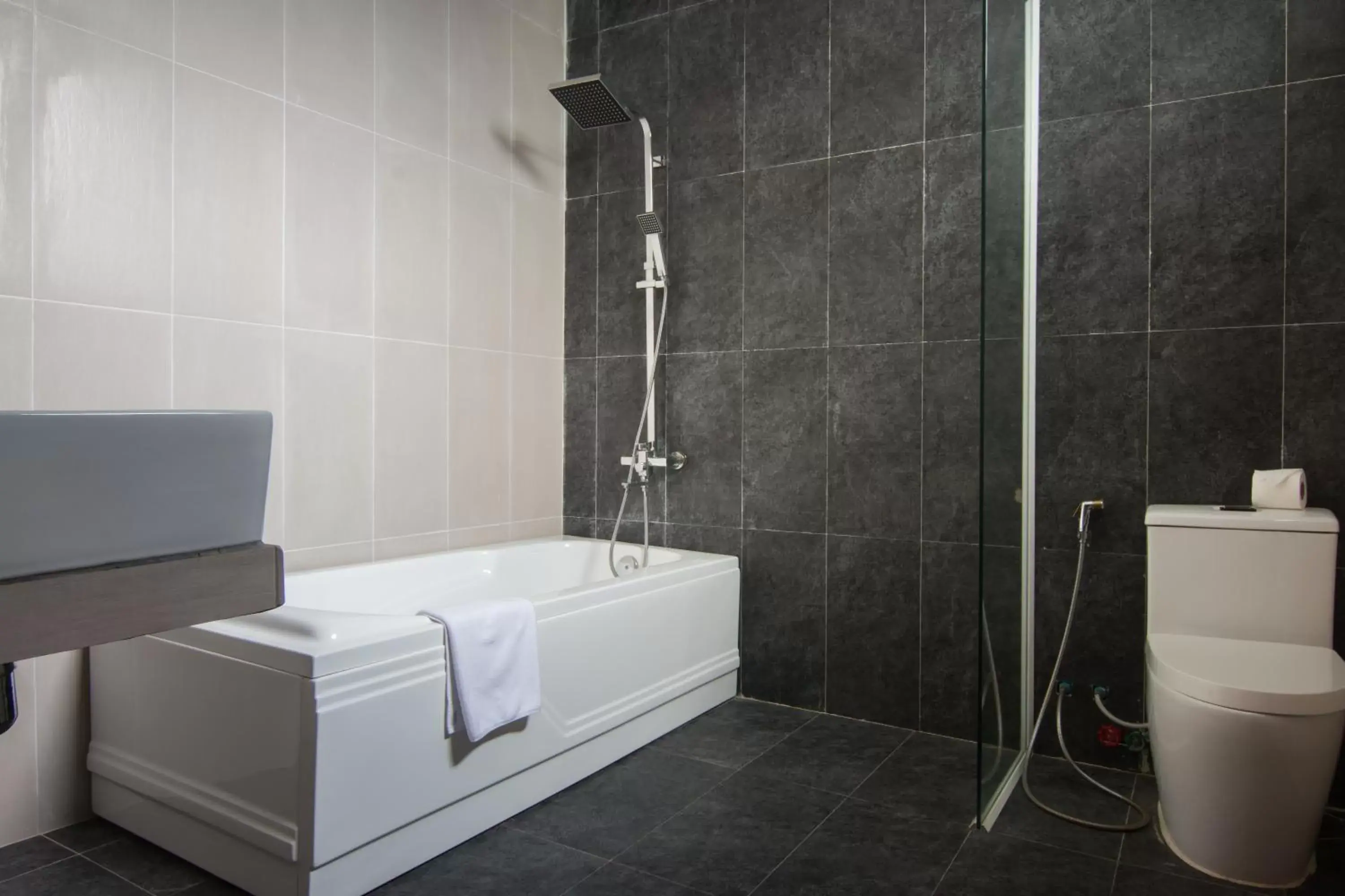 Bathroom in Indra Porak Residence Hotel