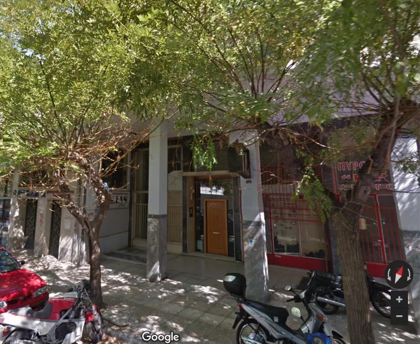 Property building in Athens center rooms