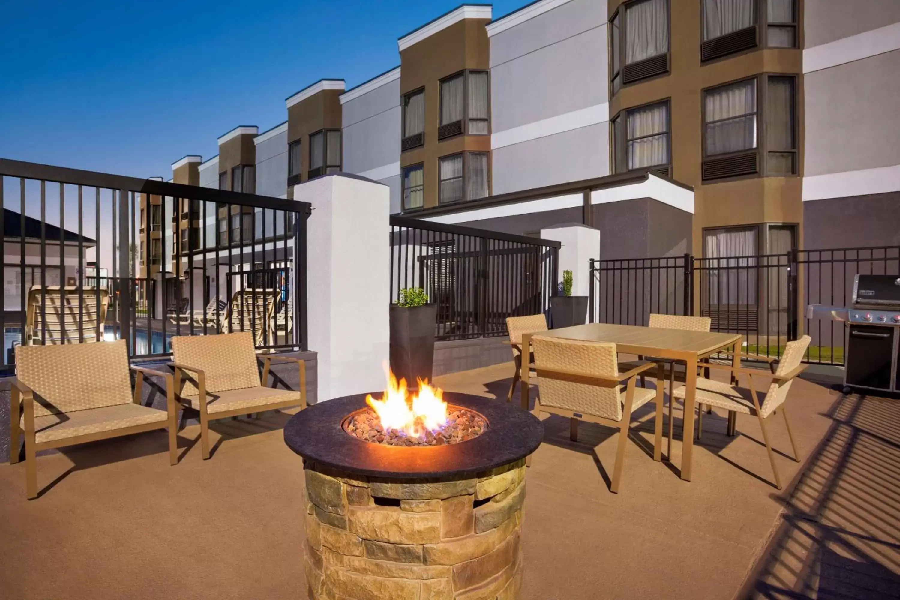 Patio in Country Inn & Suites by Radisson, Florence, SC